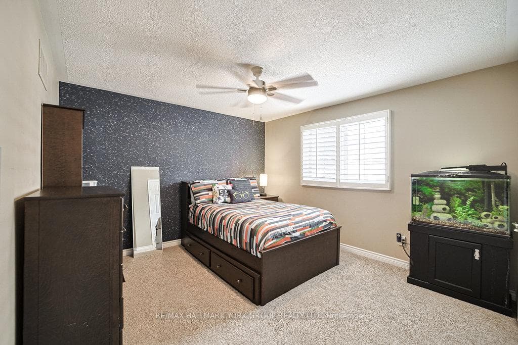 1032 Sir Ivor Court photo 31