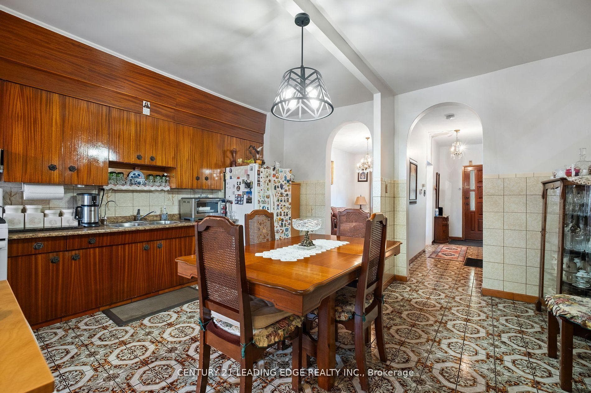 704 Gladstone Avenue photo 9