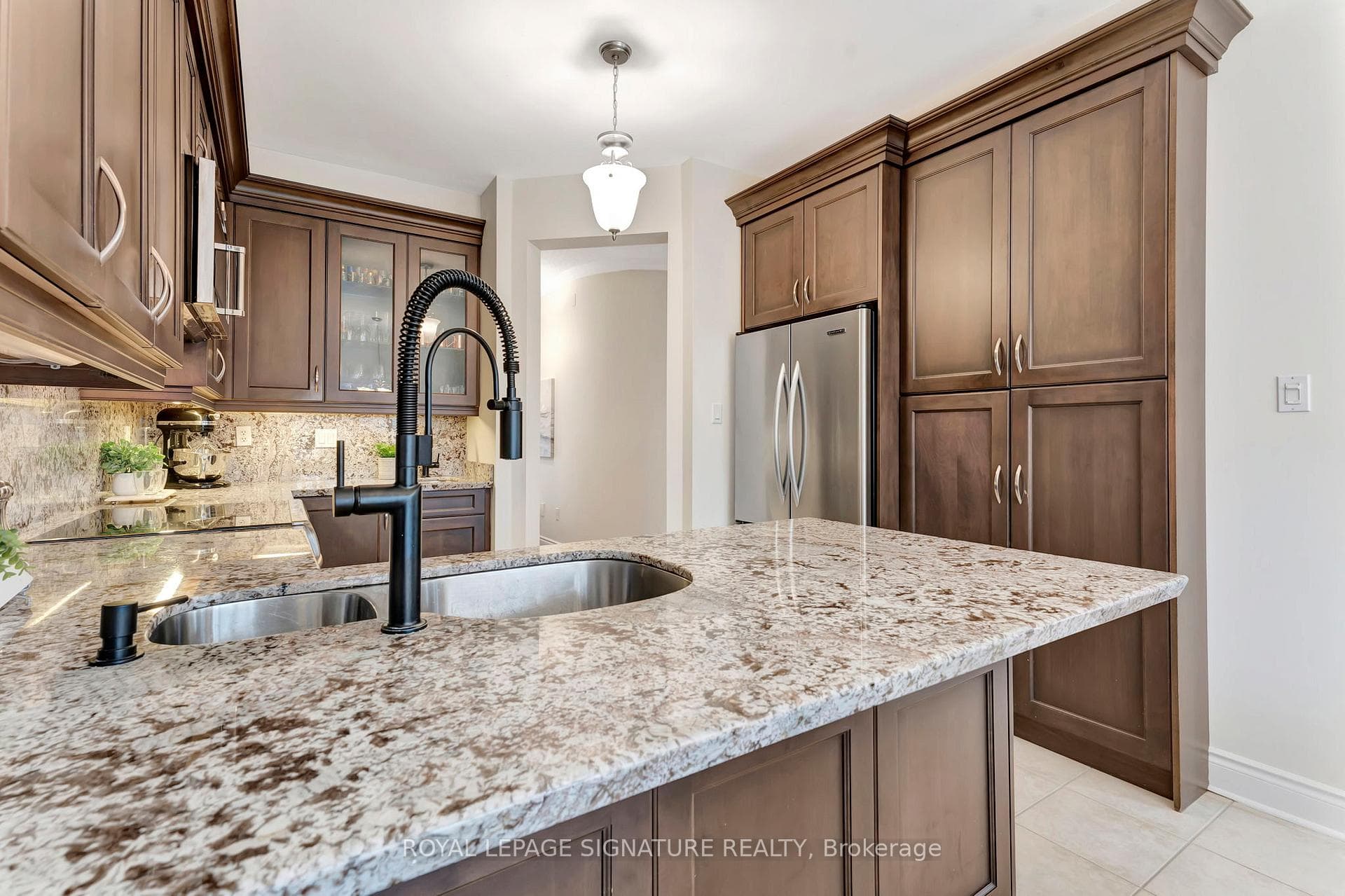 1146 Costigan Road photo 9