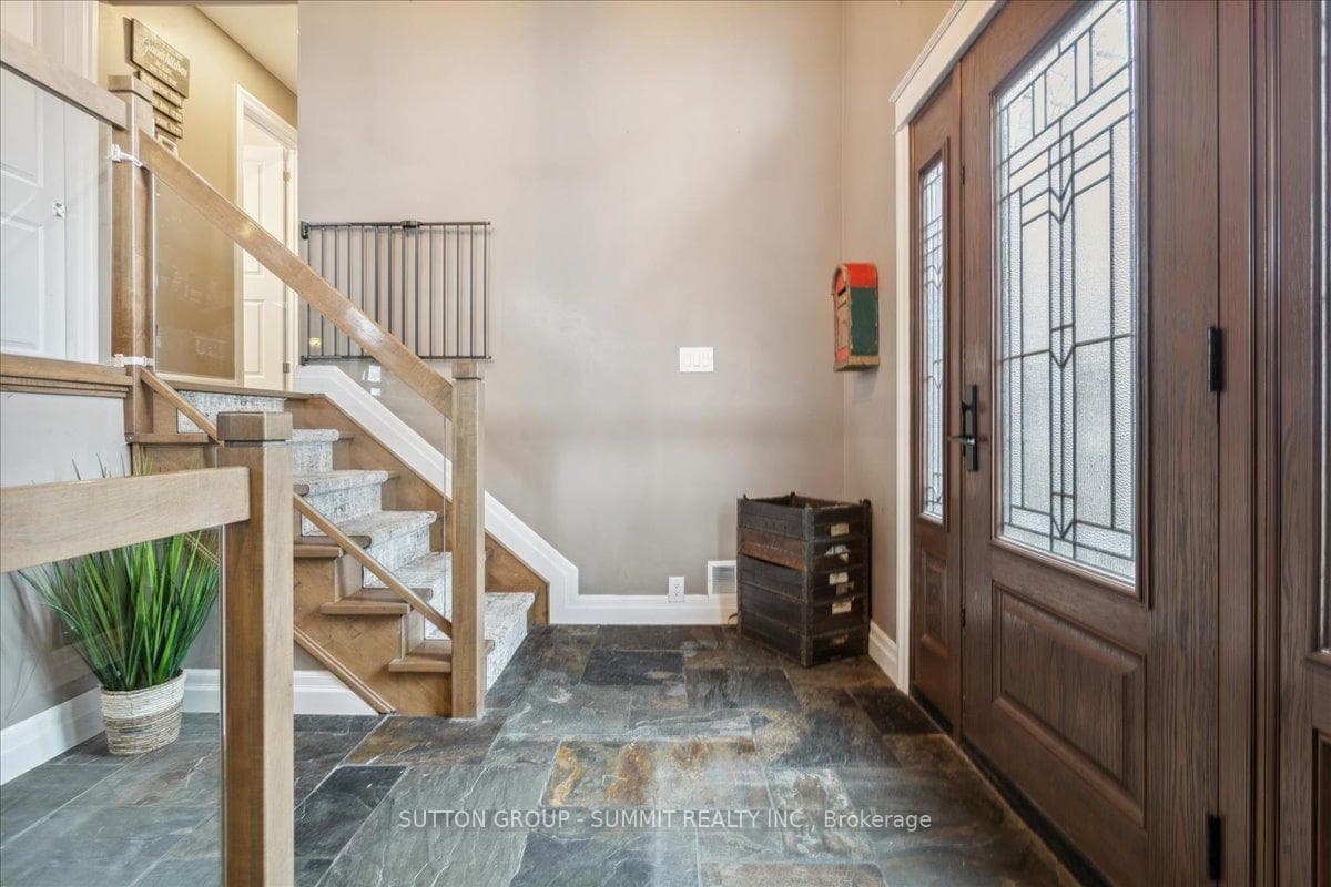 760 King Road photo 3