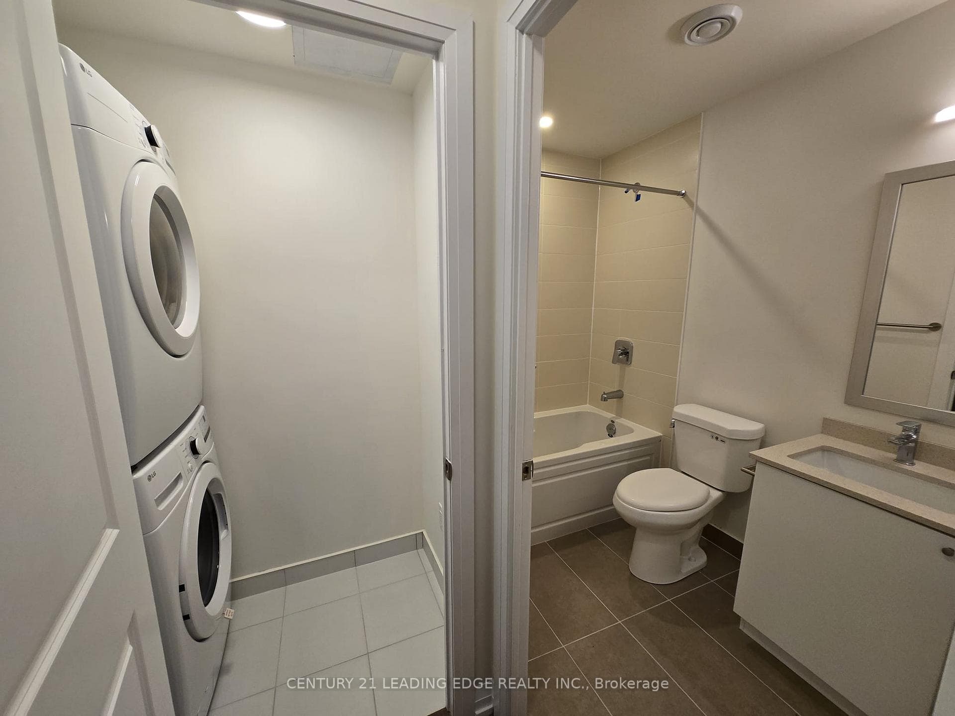 3270 Sheppard Avenue Unit 529 photo 4
