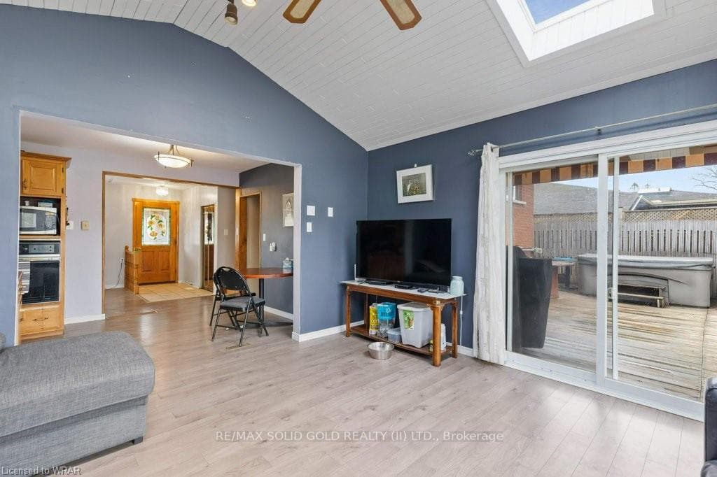 273 Ross Avenue photo 11