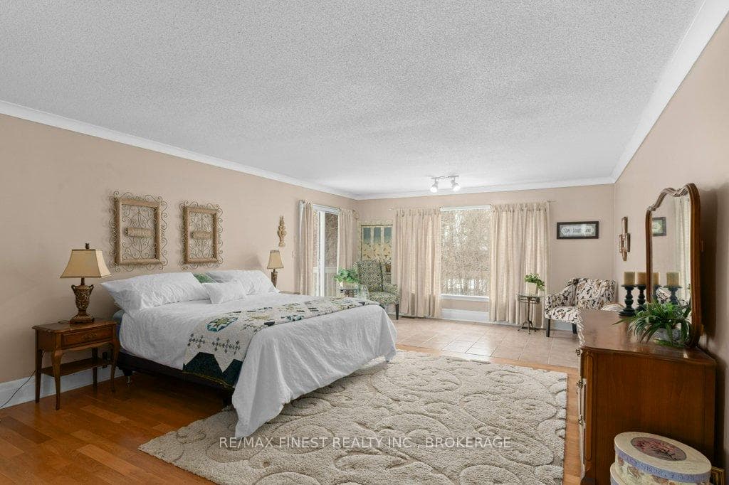 2154 Arne Crescent photo 17