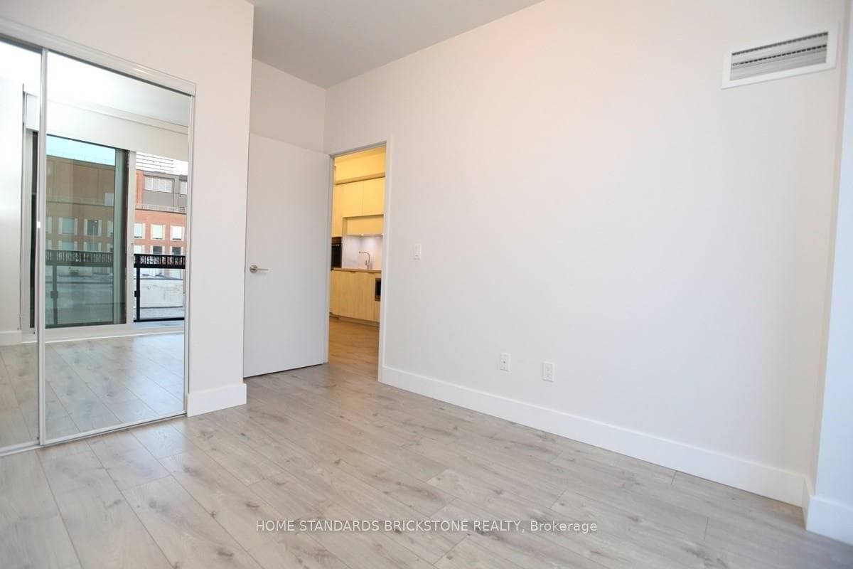8 Eglinton Avenue Unit 710 photo 7