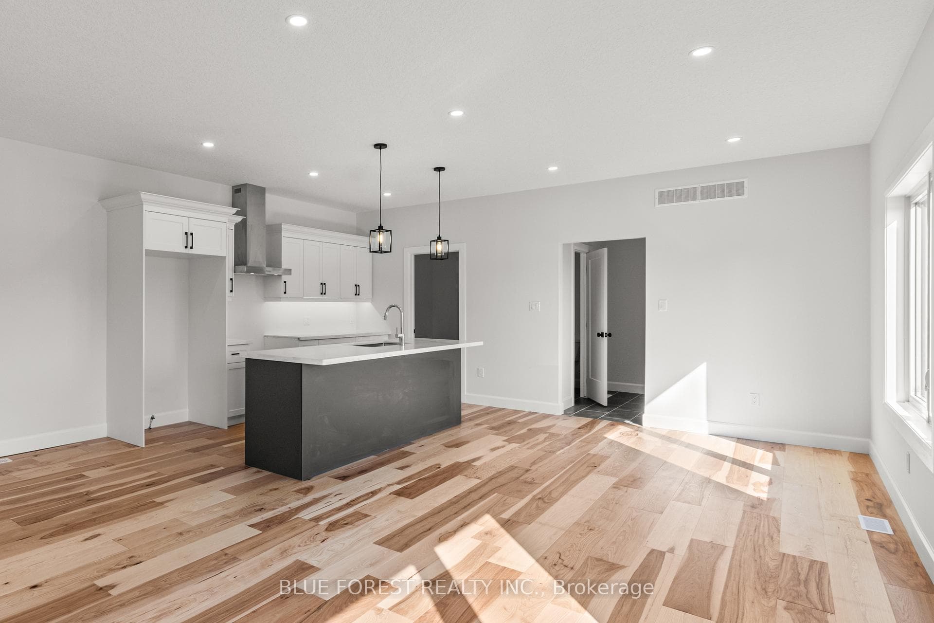 198 McRae Street photo 5