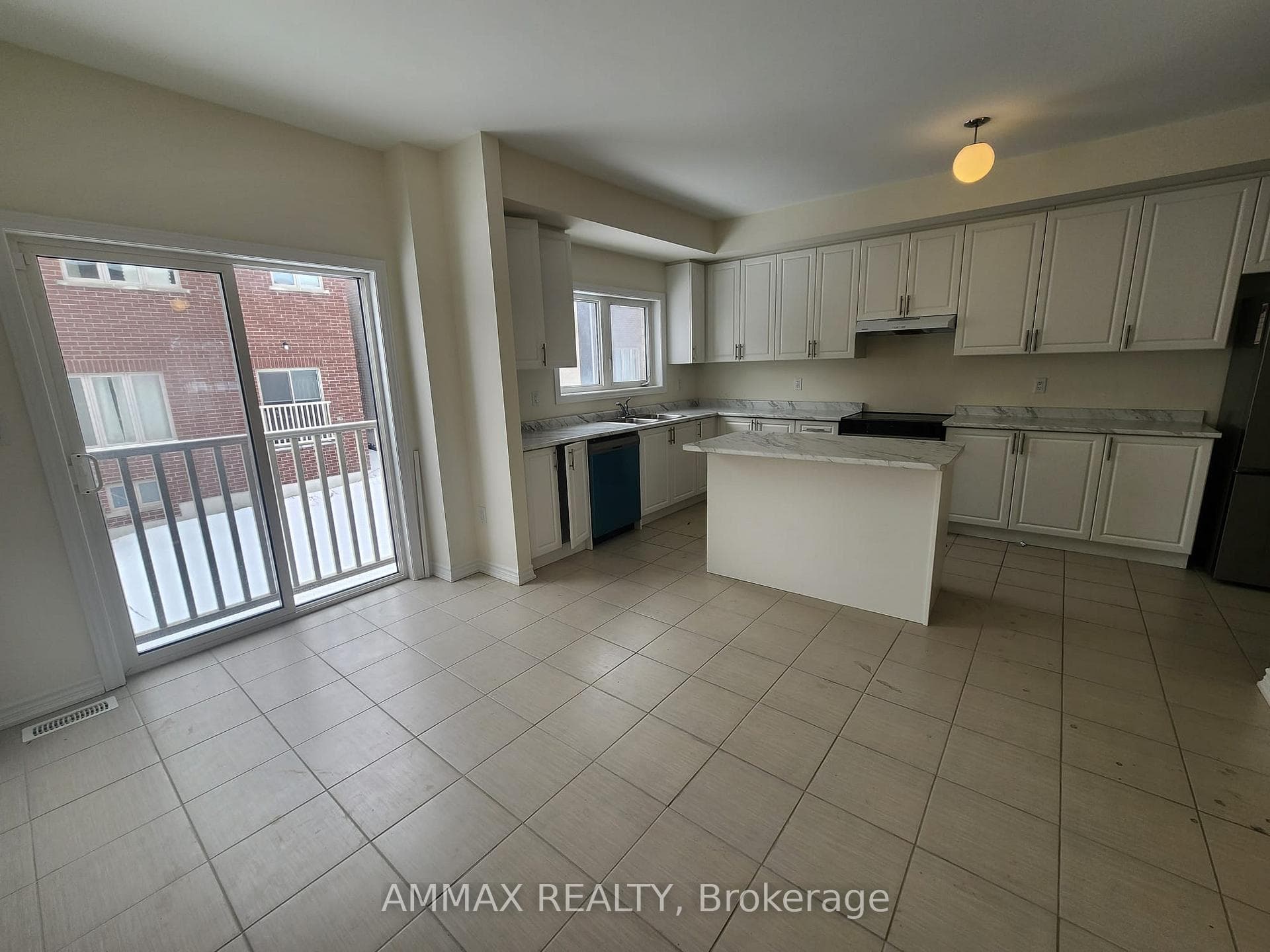 2542 HIBISCUS Drive photo 6