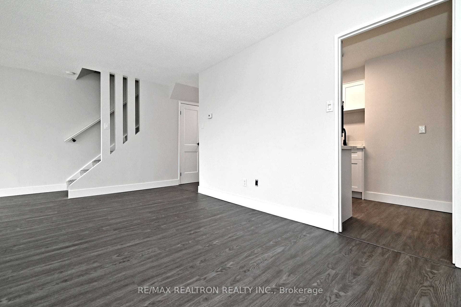 4005 Don Mills Road Unit 322 photo 13