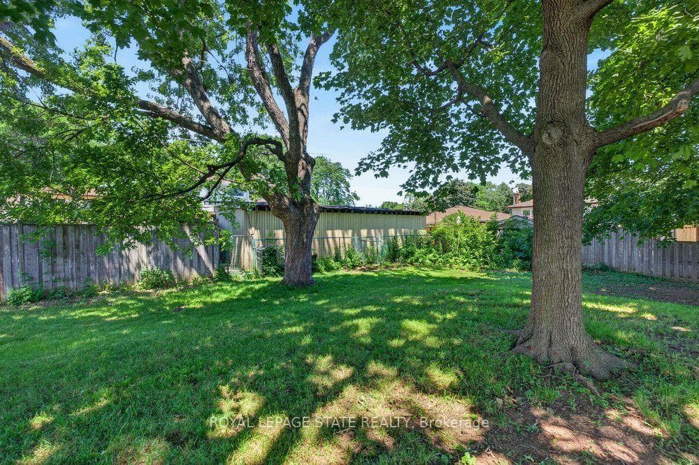2440 Cyprus Avenue photo 38