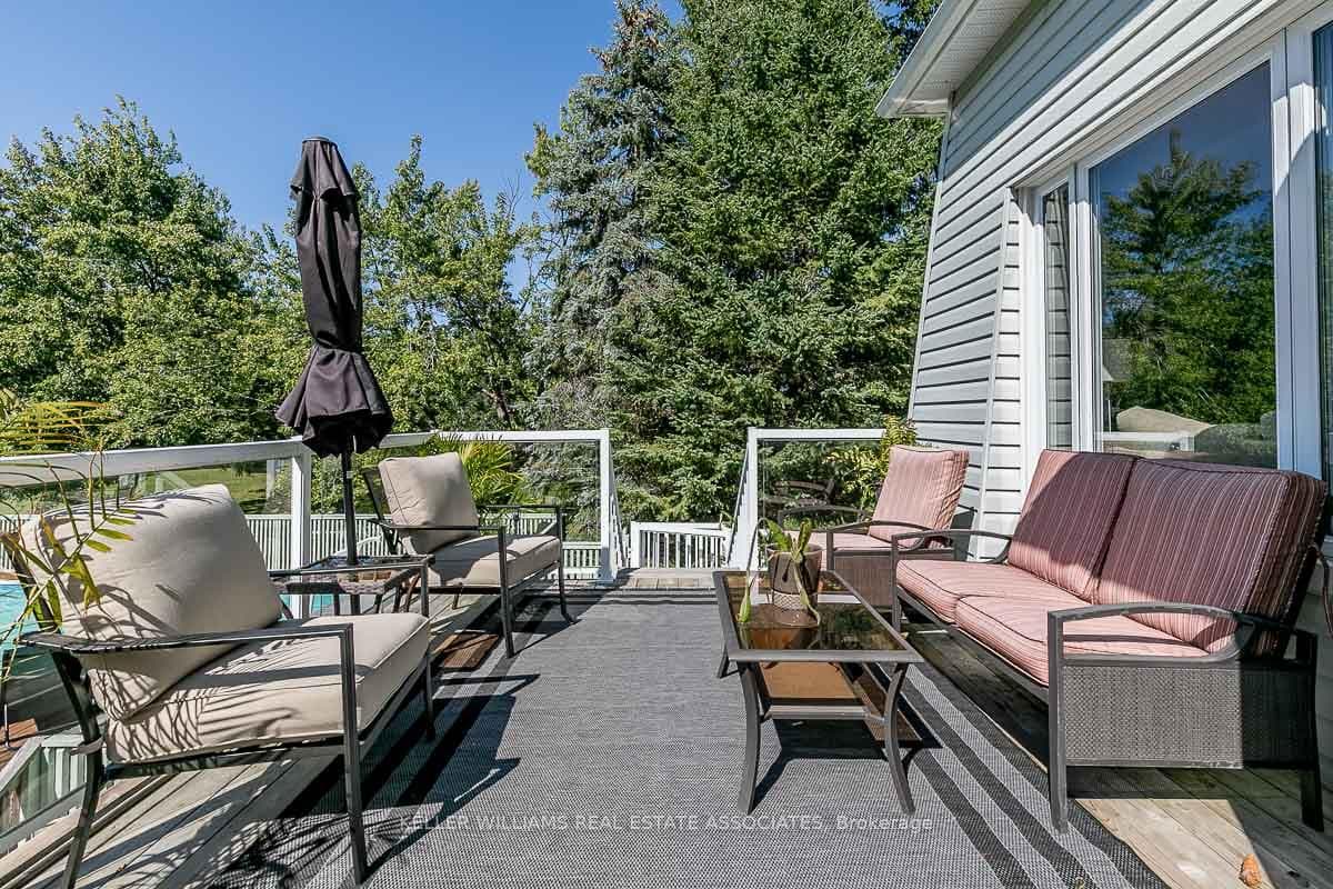 8 Hilltop Crescent photo 26