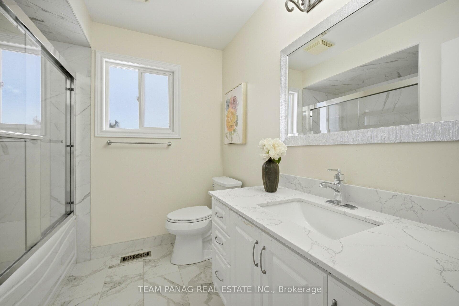 55 Lyndbrook Crescent photo 31