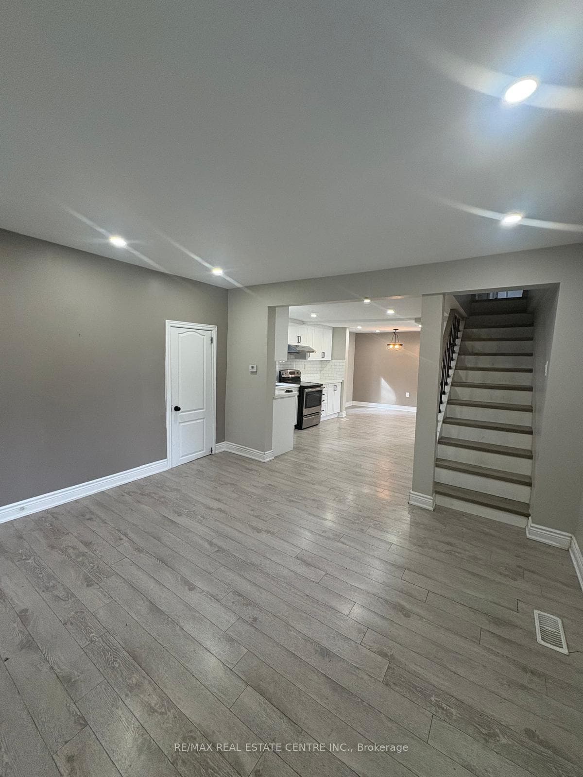 123 Charles Street photo 8
