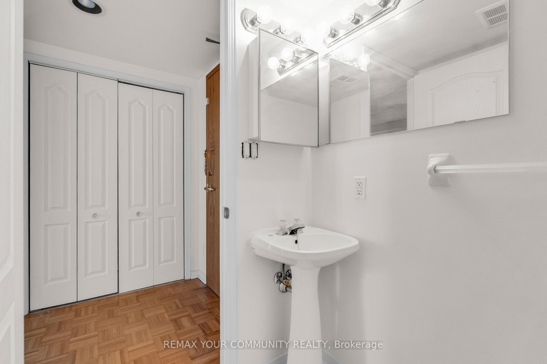7373 Martin Grove Road Unit 423 photo 19