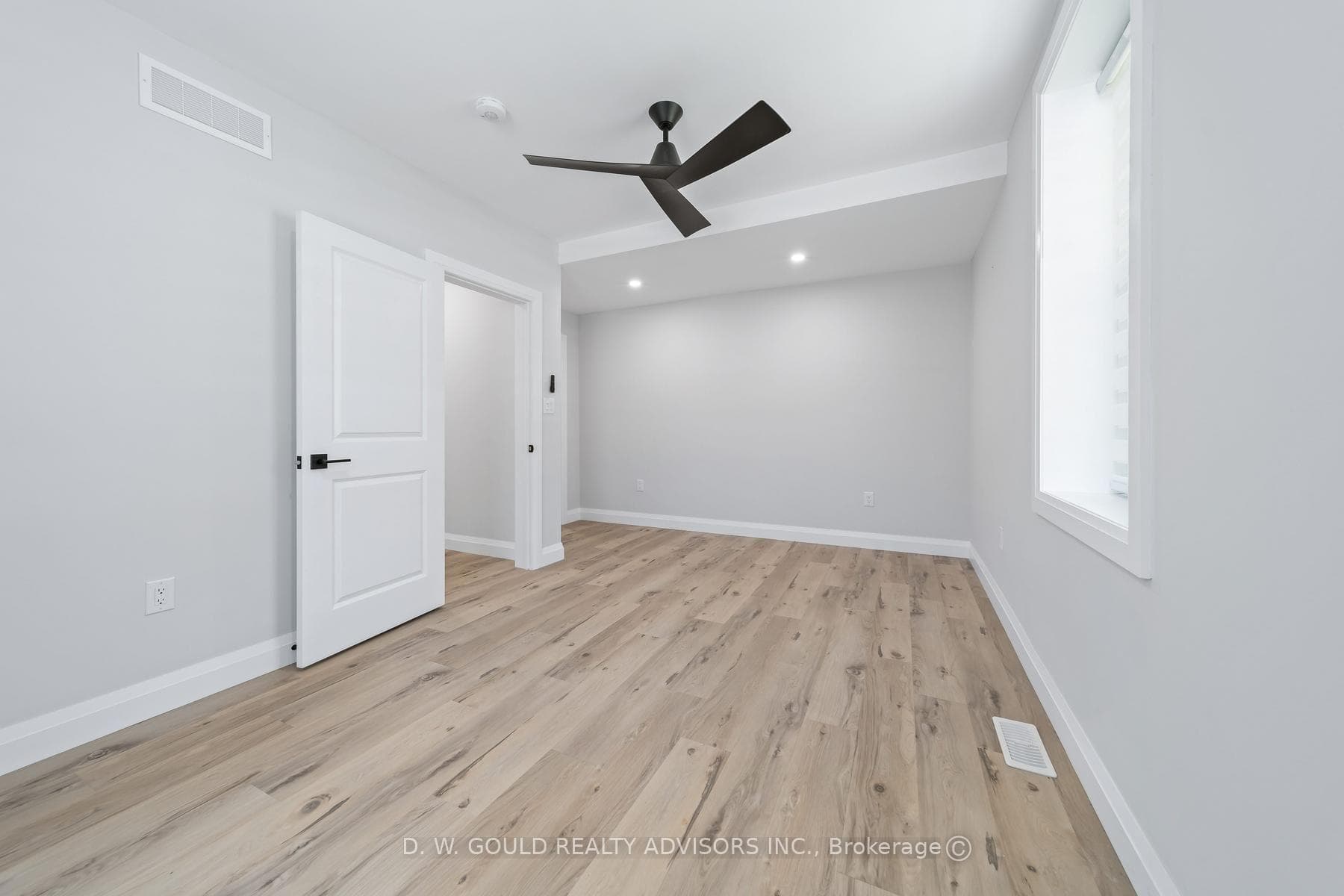 330 William Street photo 32