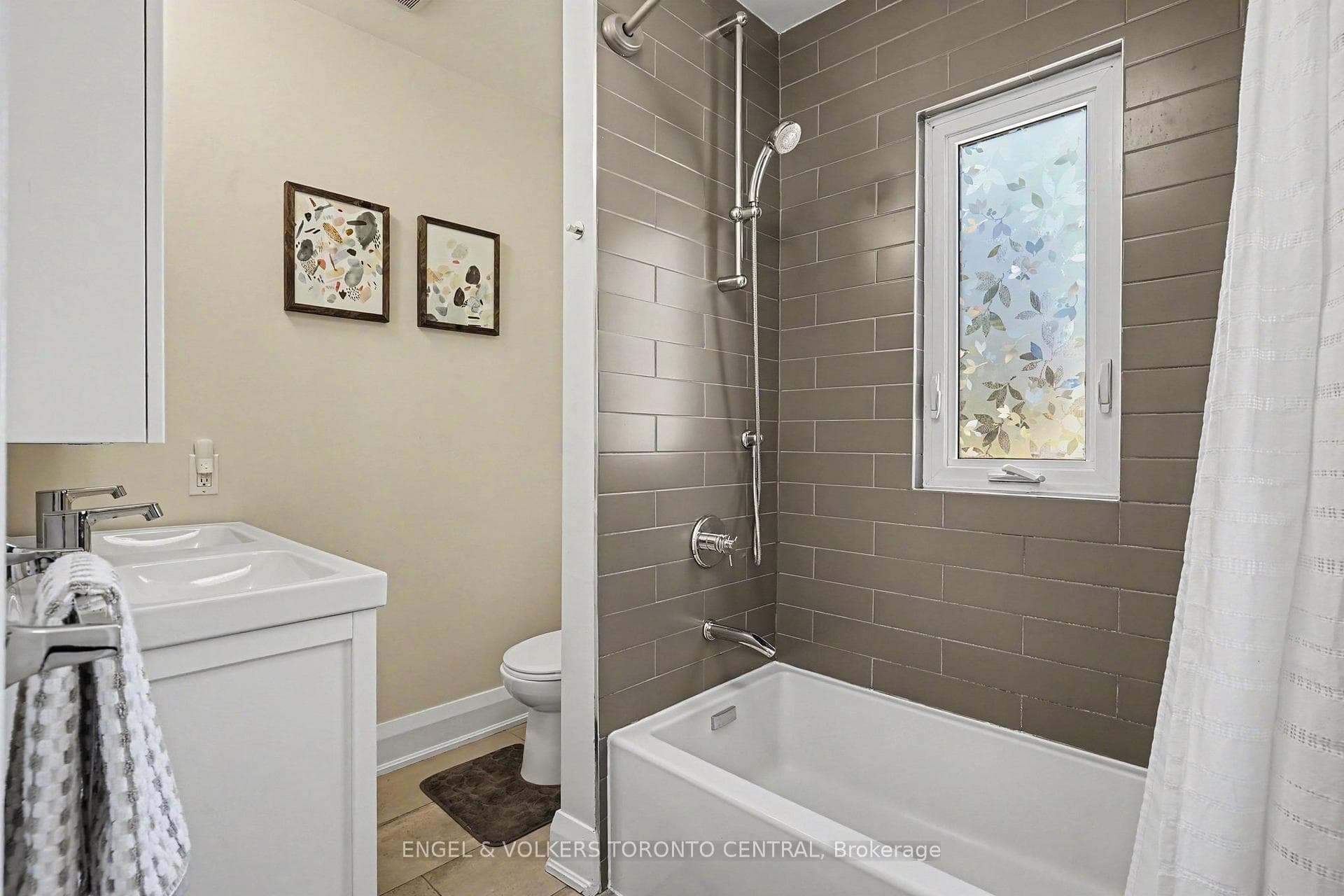 28 Inverleigh Drive photo 10