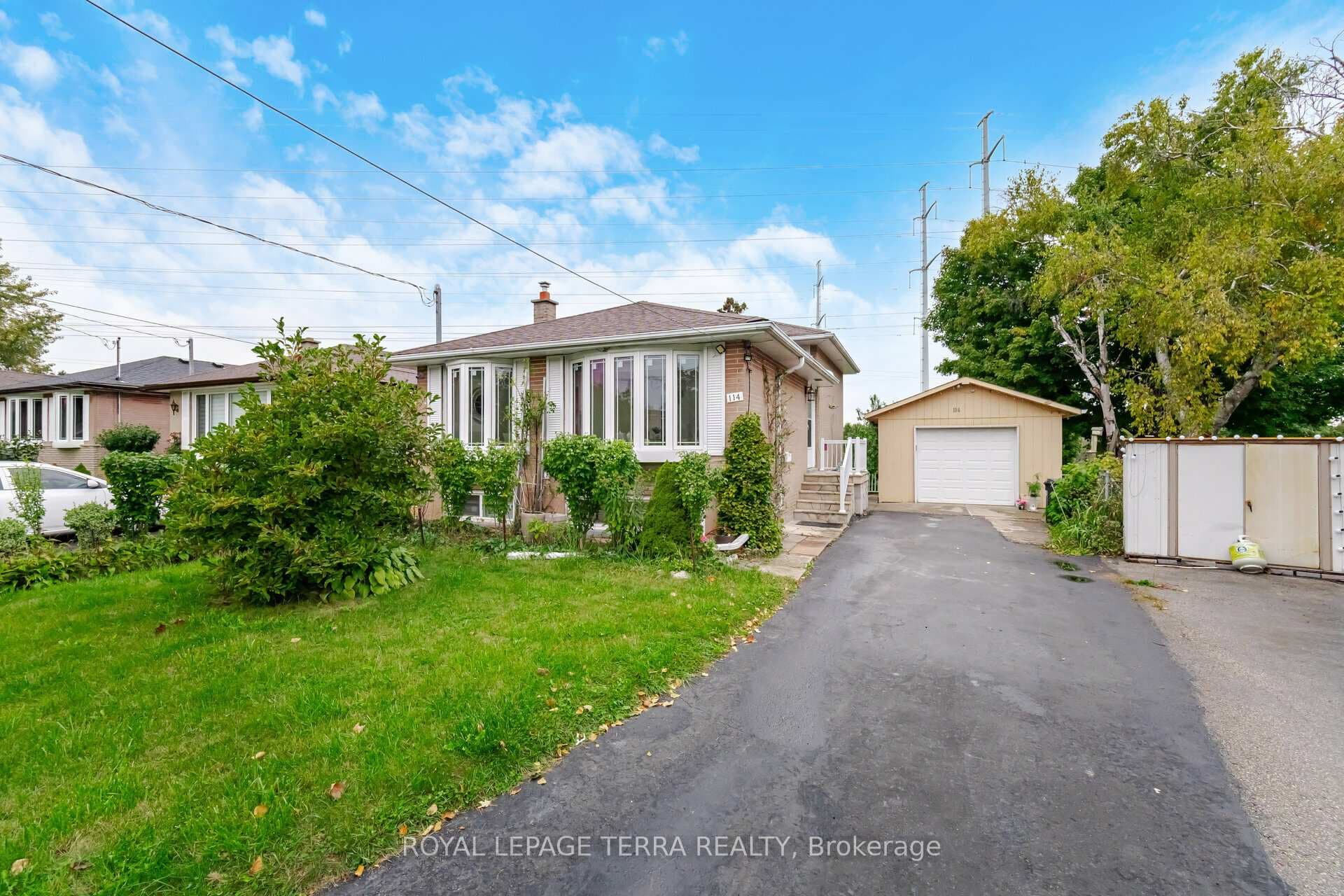 114 Milford Haven Drive photo 1