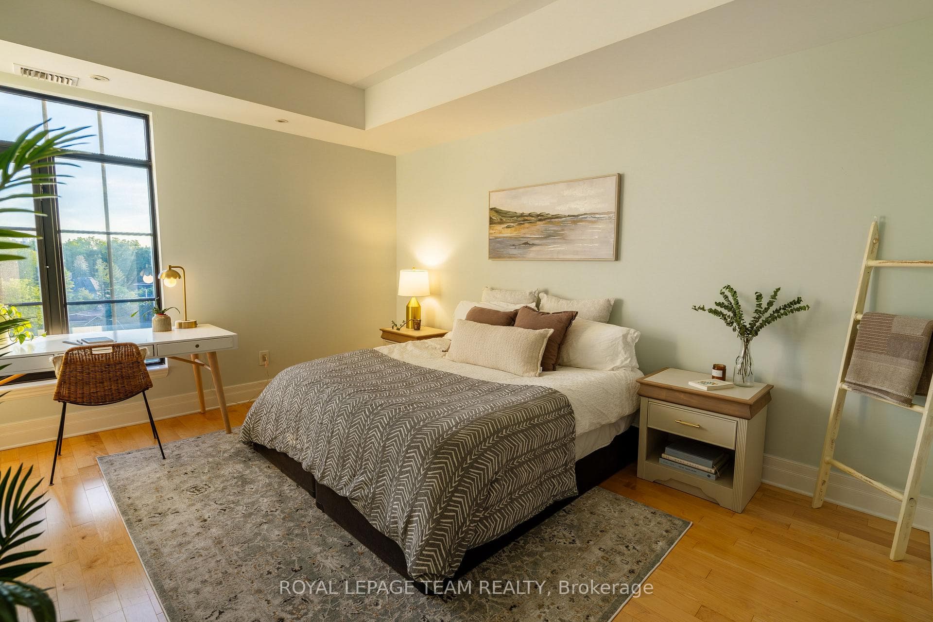 327 Breezehill Avenue Unit 708 photo 23