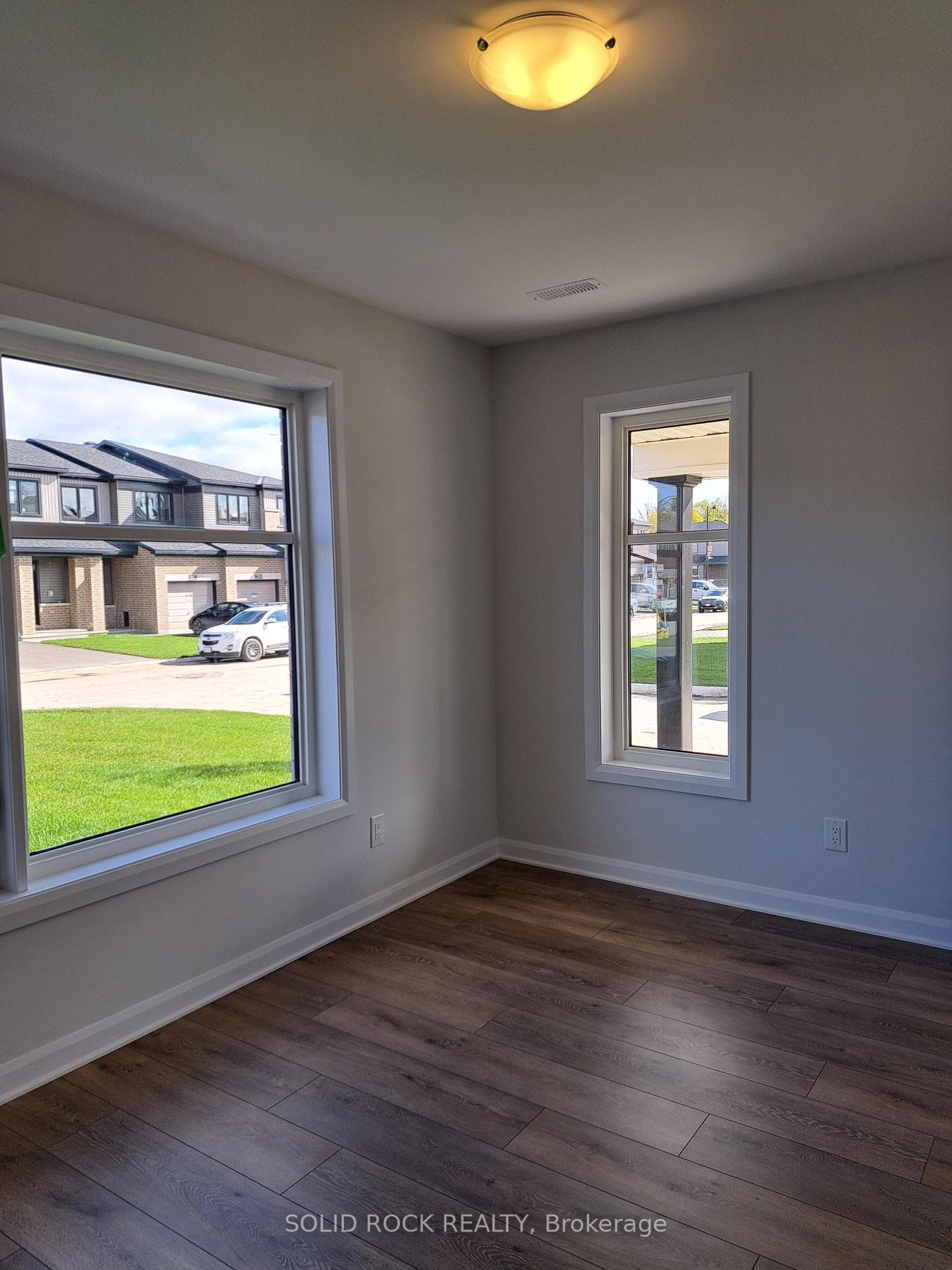 288 Elsie Macgill Walk photo 2