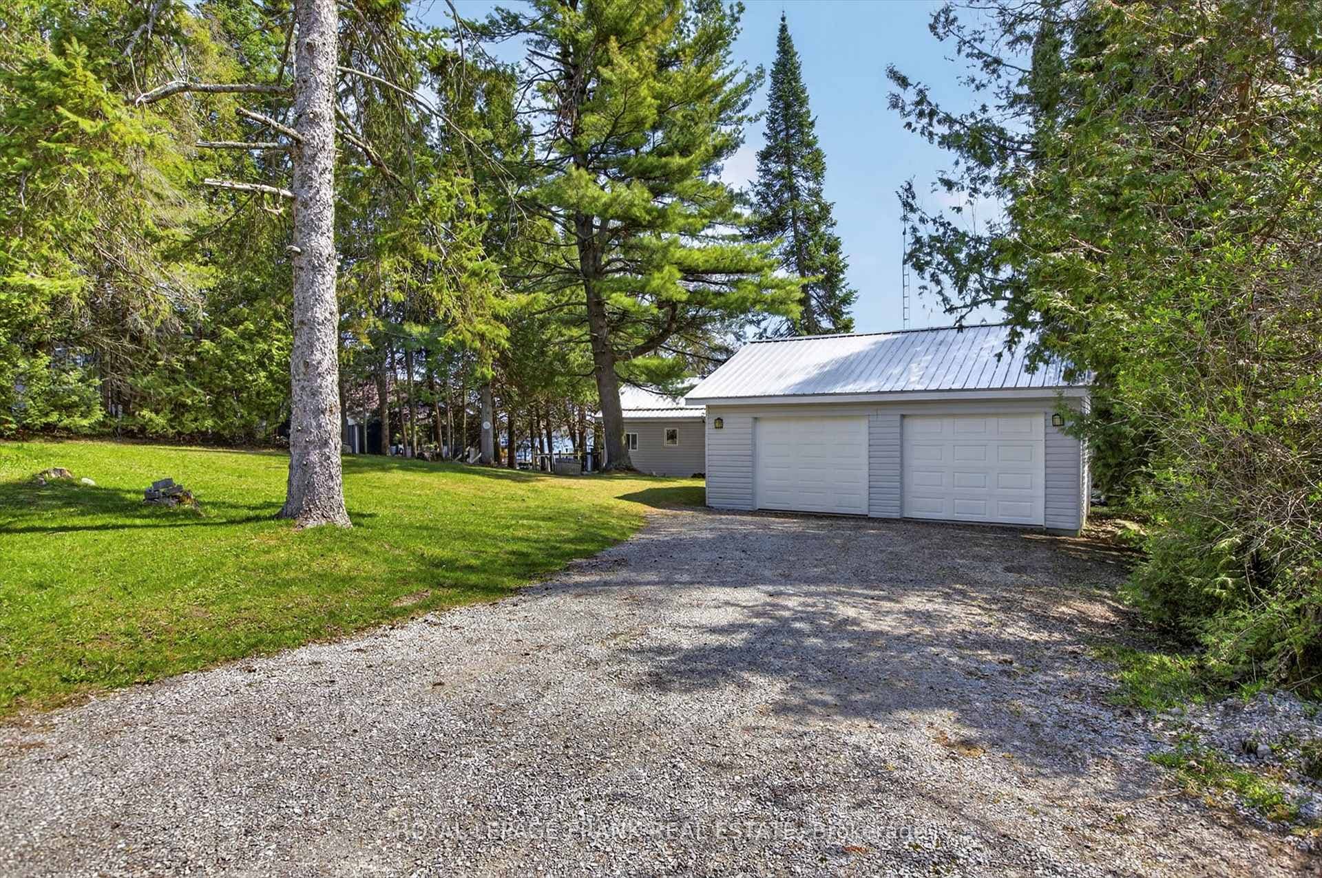 2635 Deramore Road photo 44