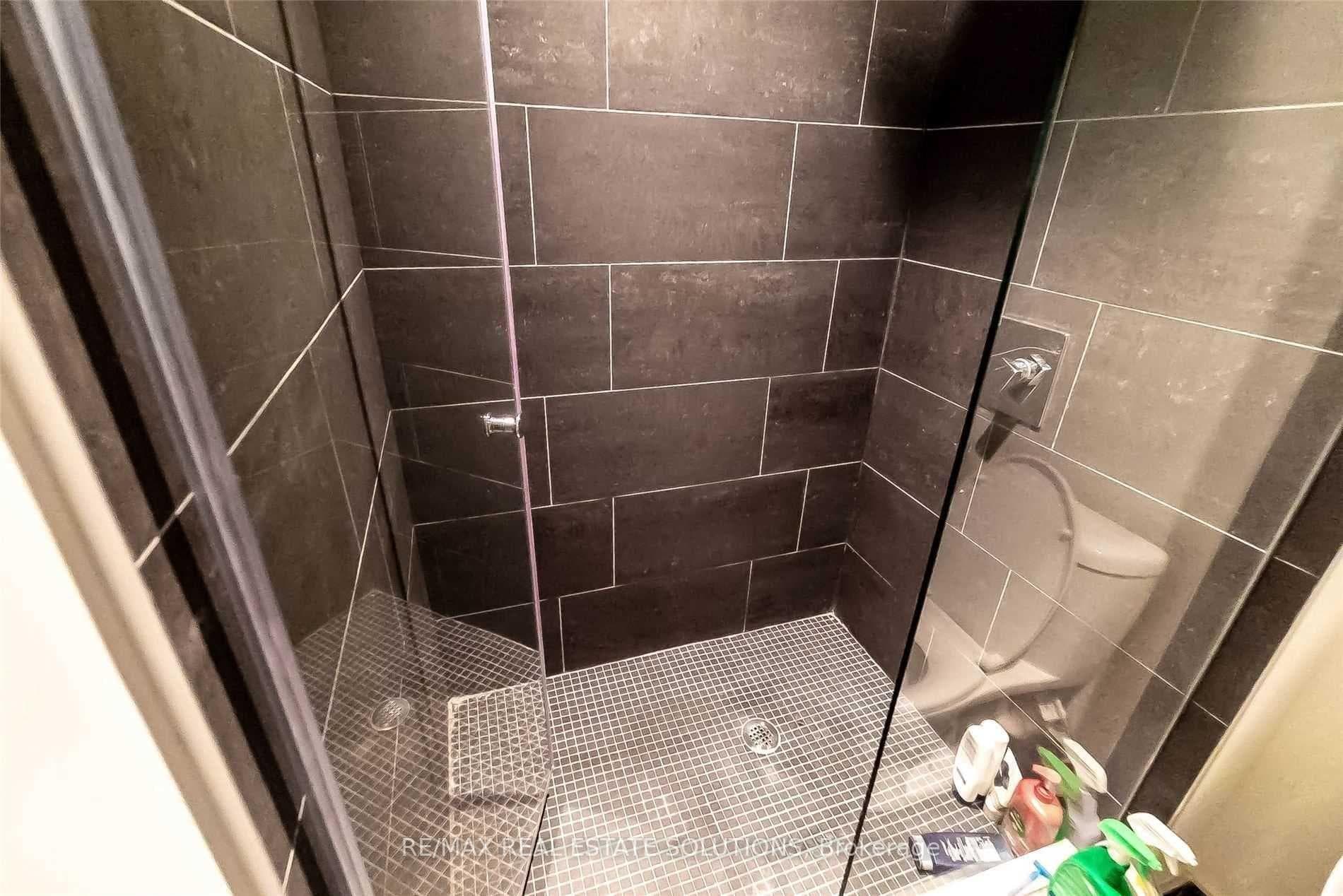 111 Bathurst Street Unit 421 photo 11