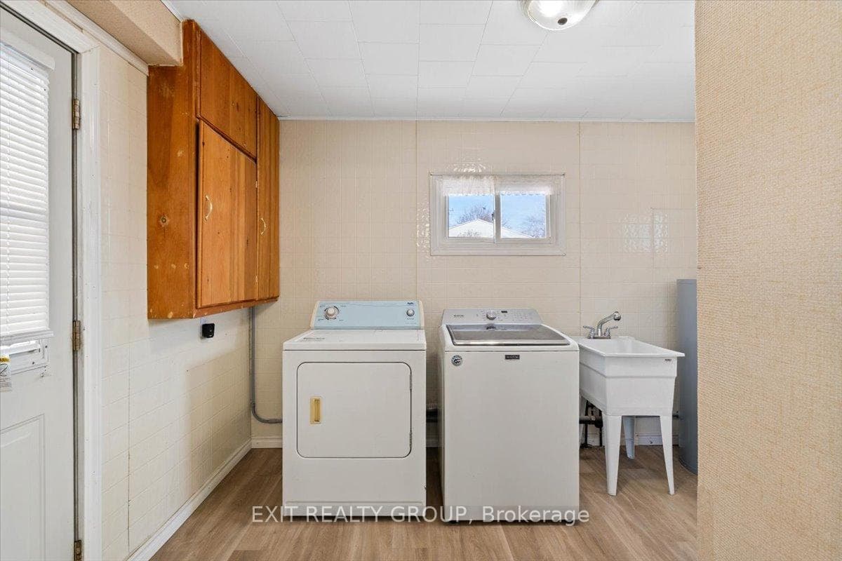 79 Louis Street photo 31