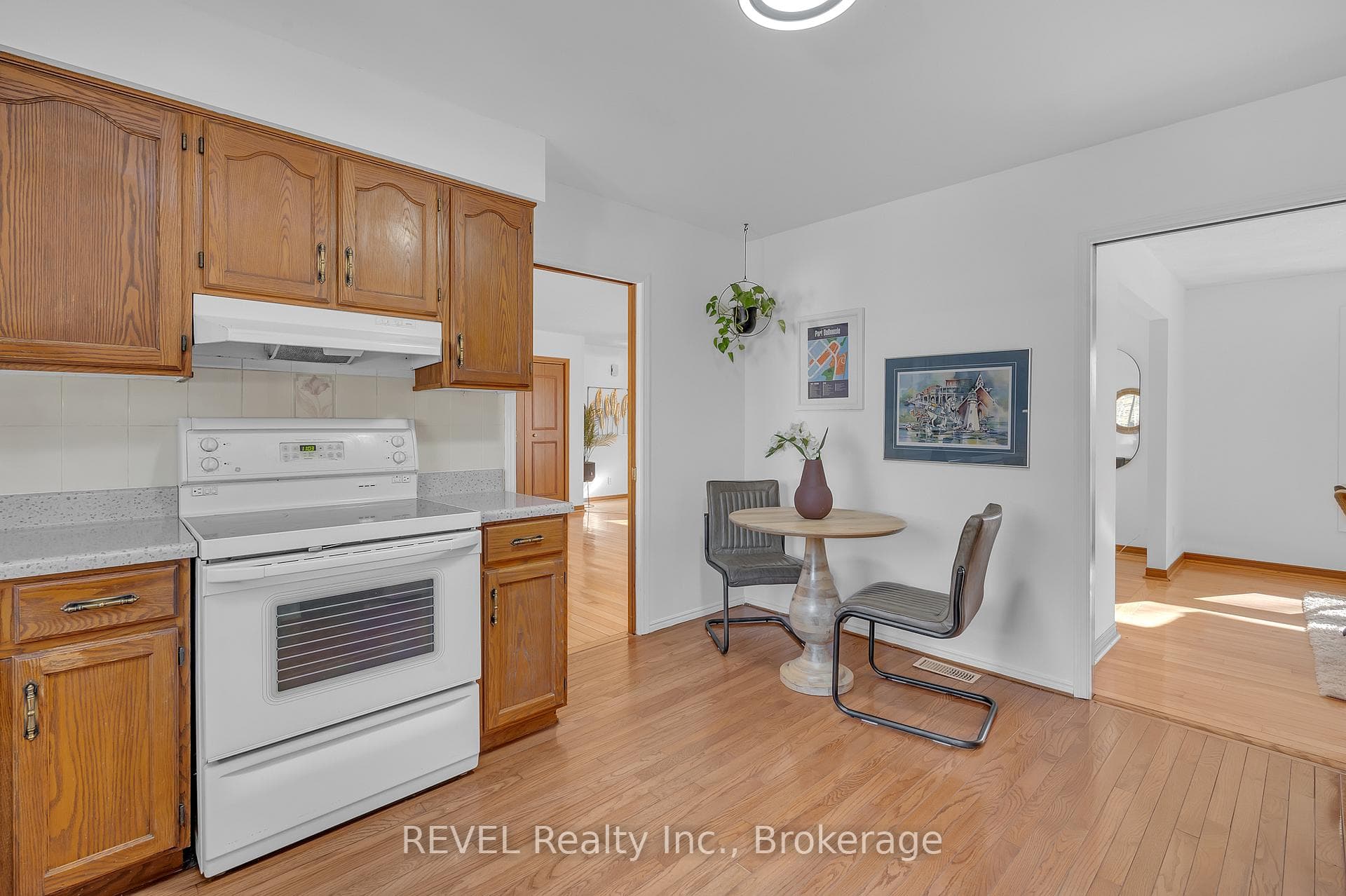 Eat in kitchen