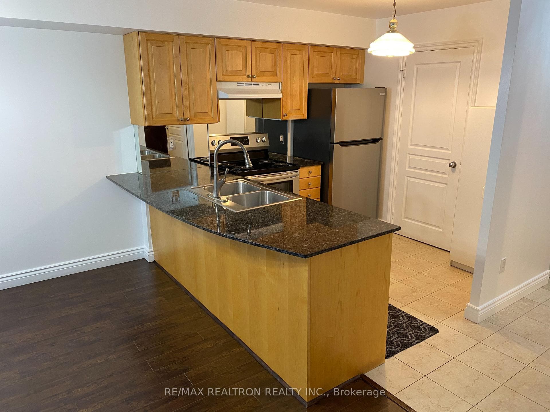 801 Bay Street Unit 702 photo 3