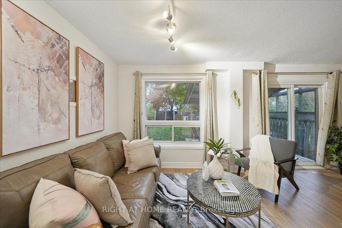 64 Hart Boulevard photo 10