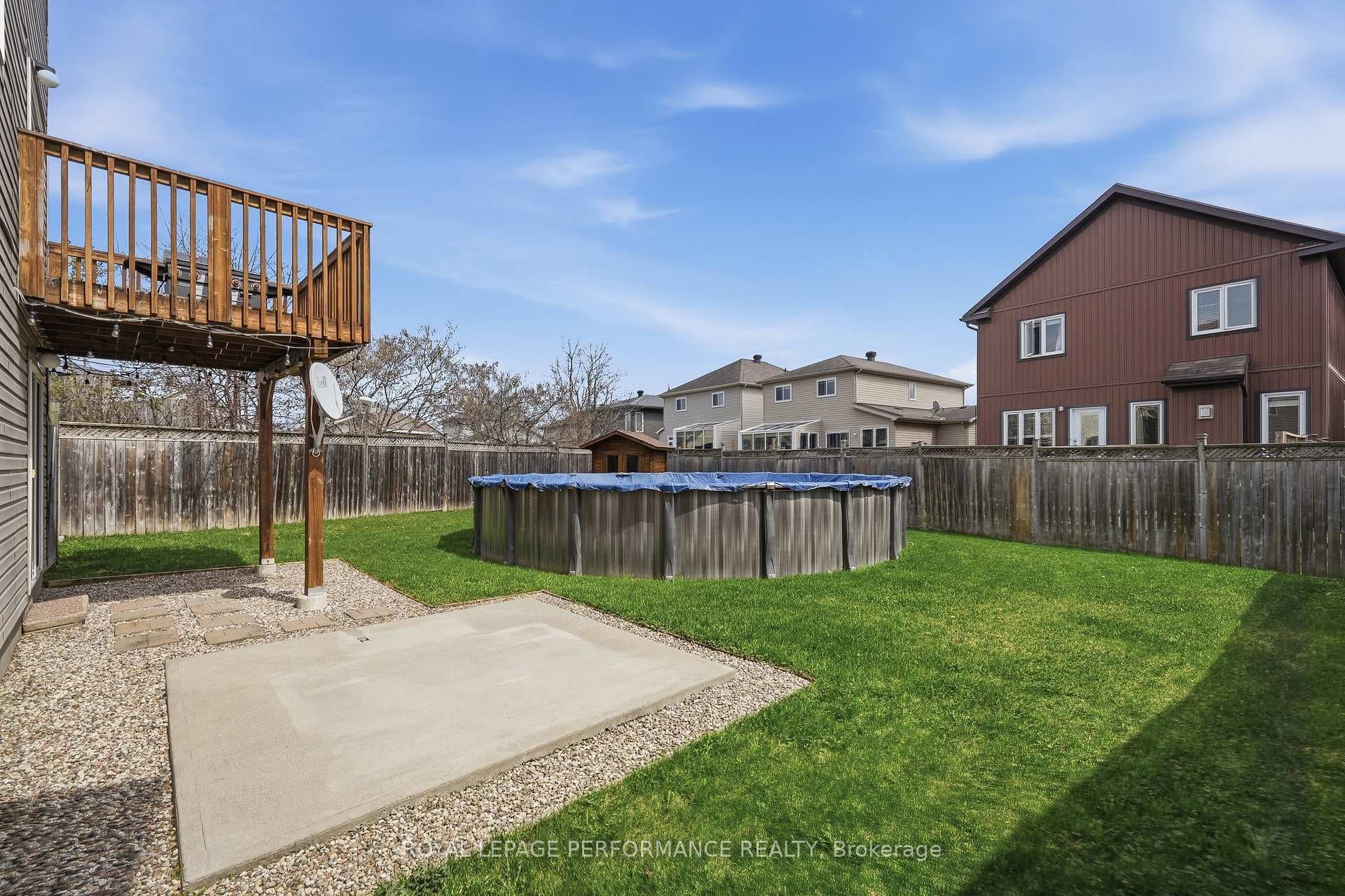 366 Jasper Crescent photo 40