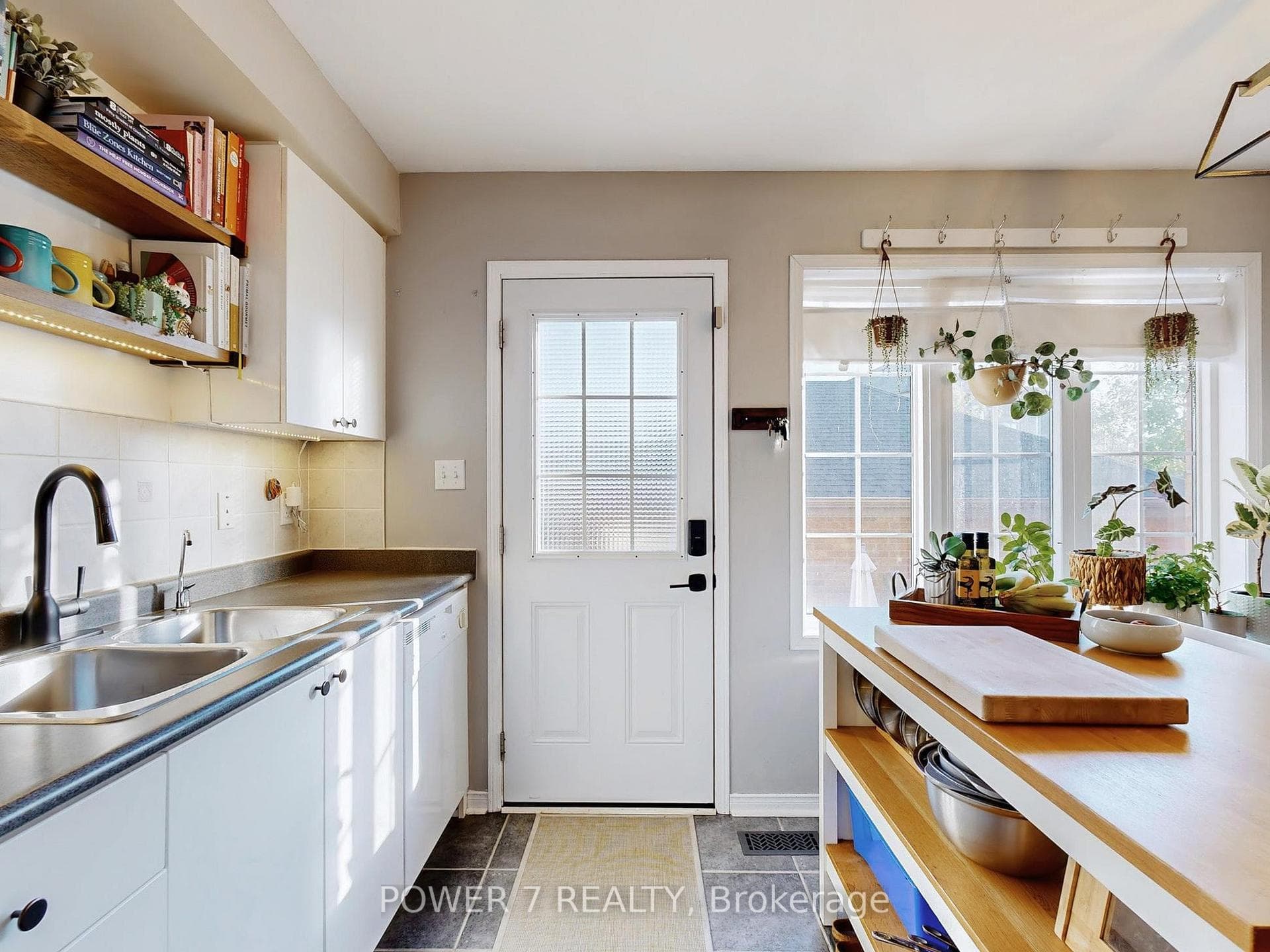 379 White's Hill Avenue photo 16
