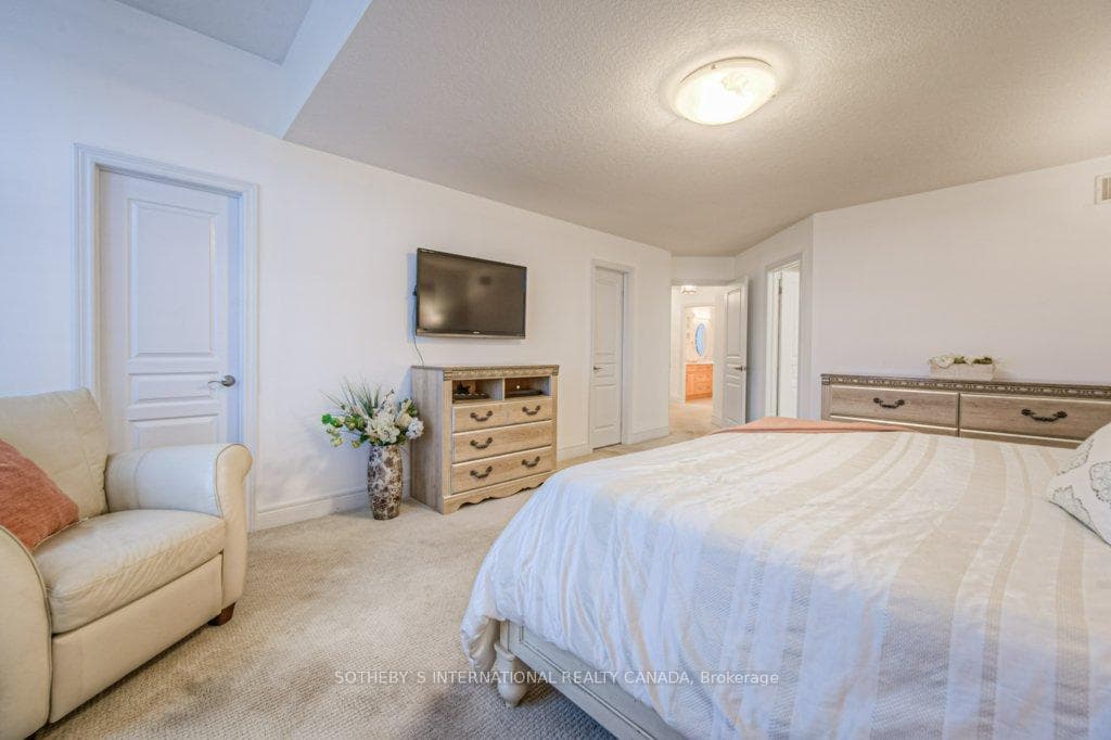 196 Townsend Drive photo 6