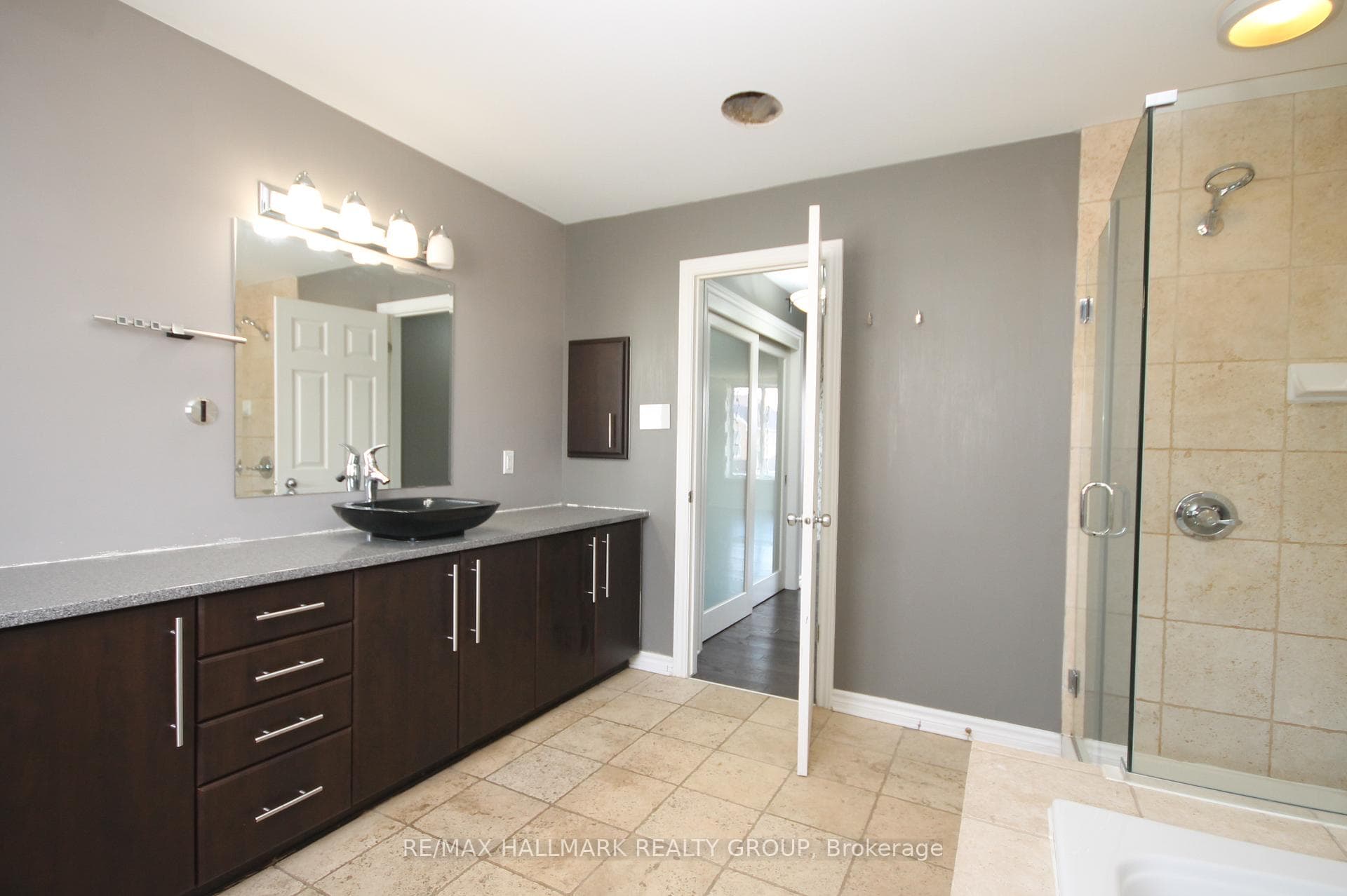322 FAIRLAKES Way photo 29