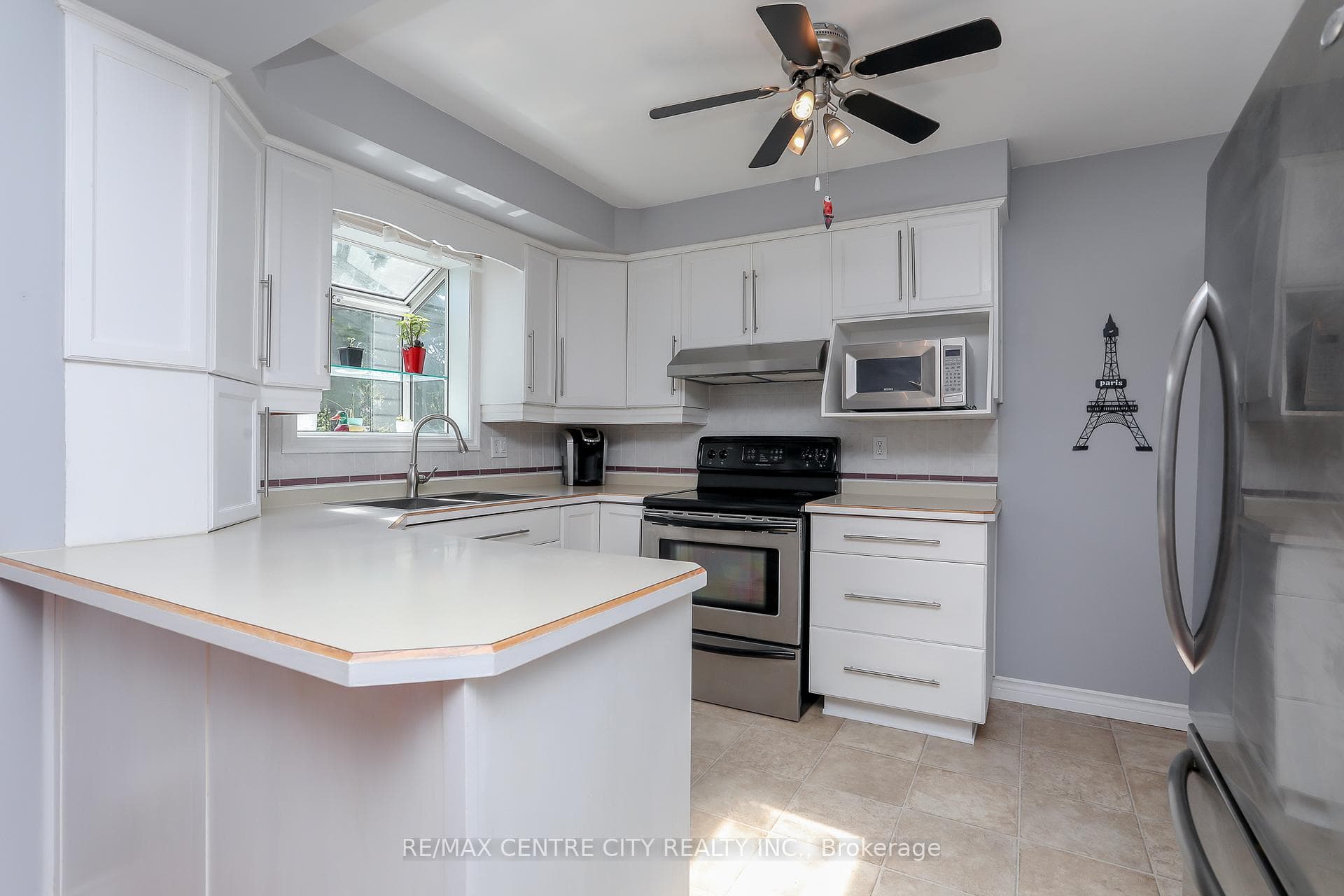 90 LAWRENCE Avenue photo 9