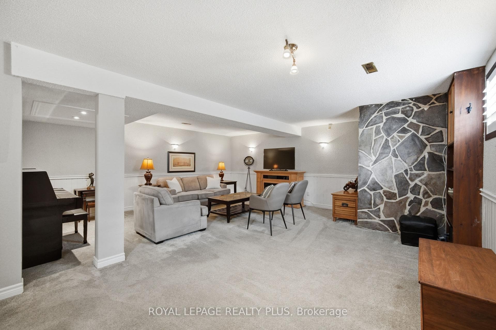 6 Merrydrew Court photo 32