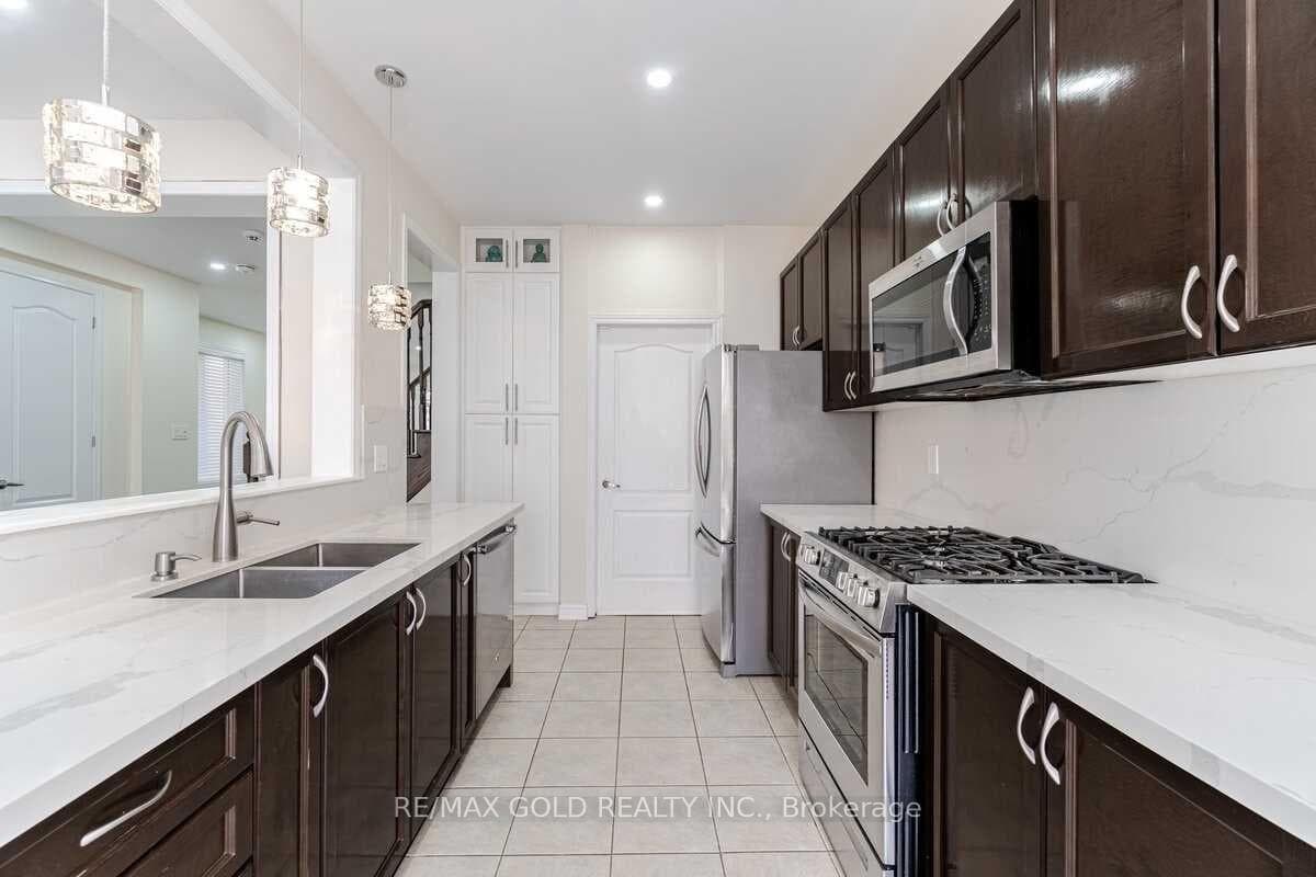 31 Troyer Street photo 7