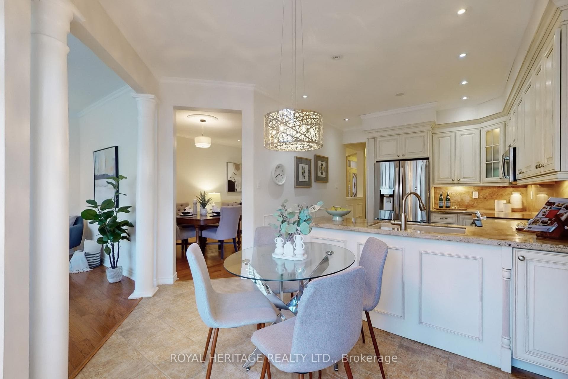 Eat-In Kitchen