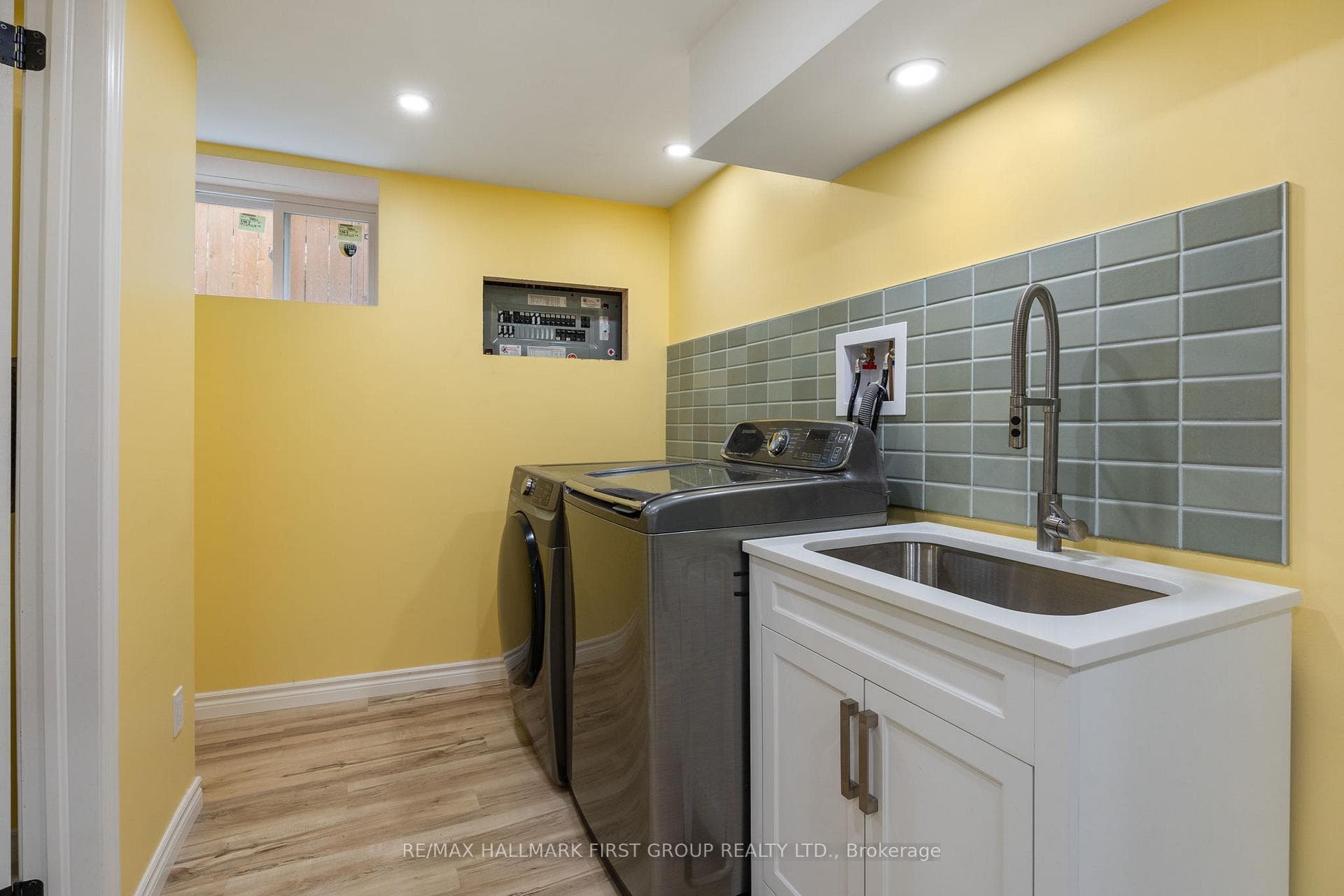 112 Clements Road photo 18