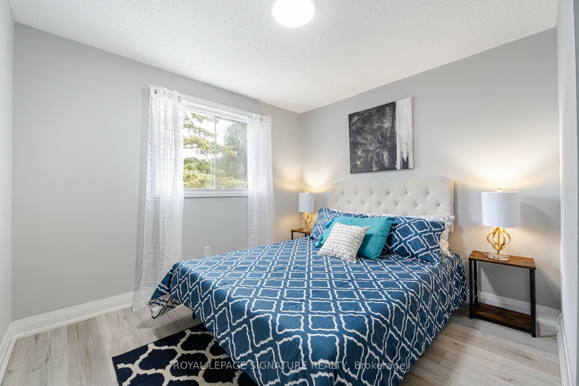 1299 Fenelon Crescent photo 19