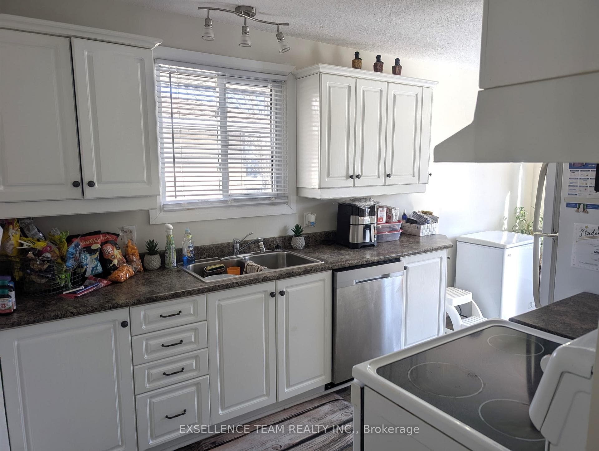 753 Glengarry Boulevard photo 7