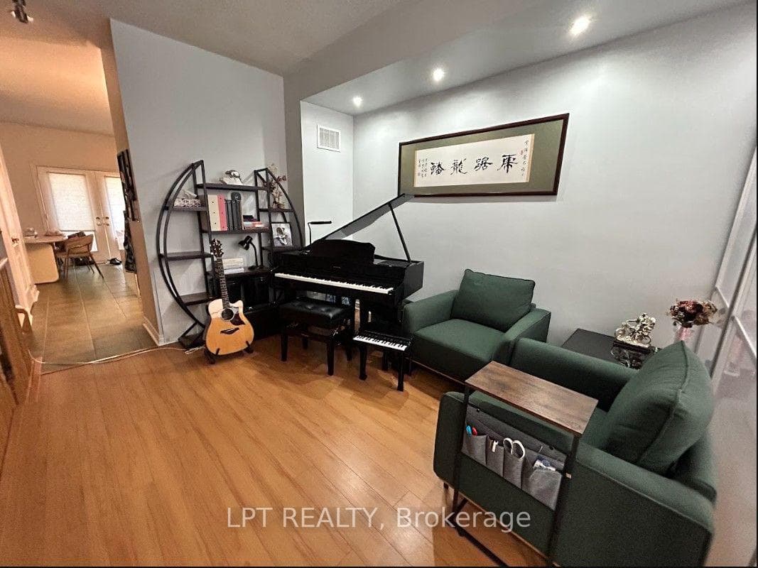 125 Hall Street Unit 6 photo 4