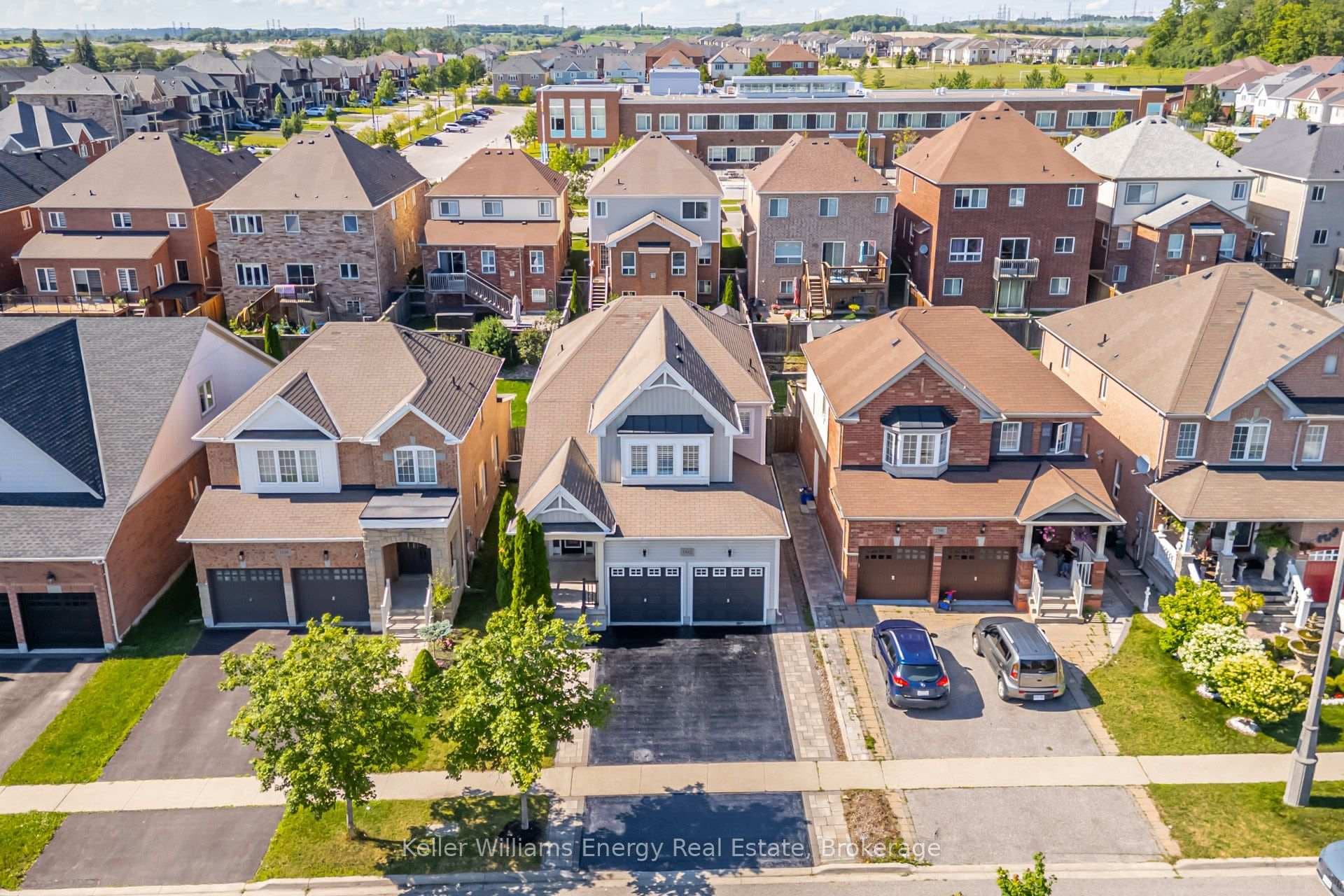 1342 Harlstone Crescent photo 47