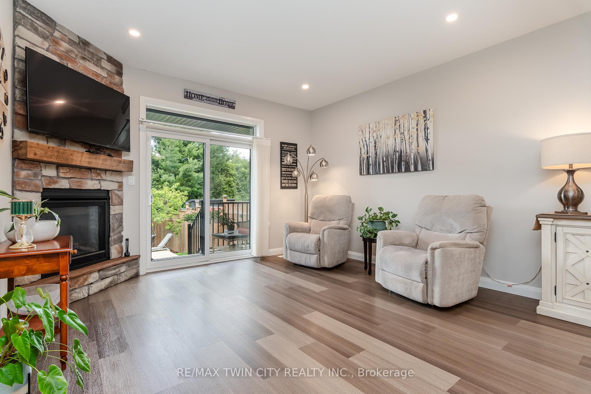 82 Rowe Avenue photo 16