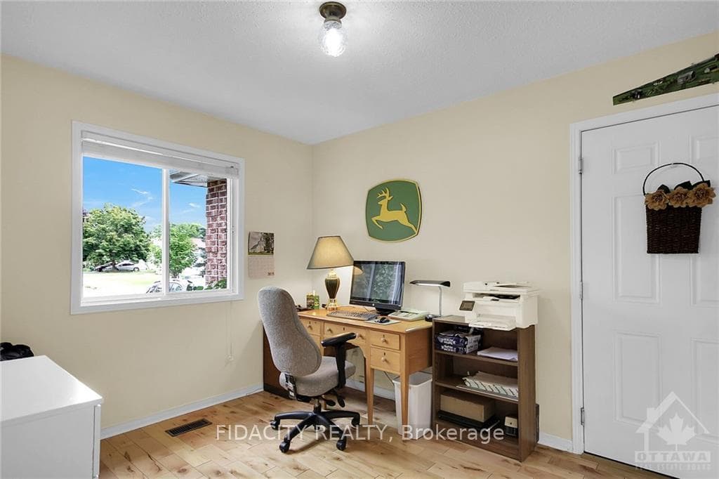 14 GARDEN Avenue photo 13