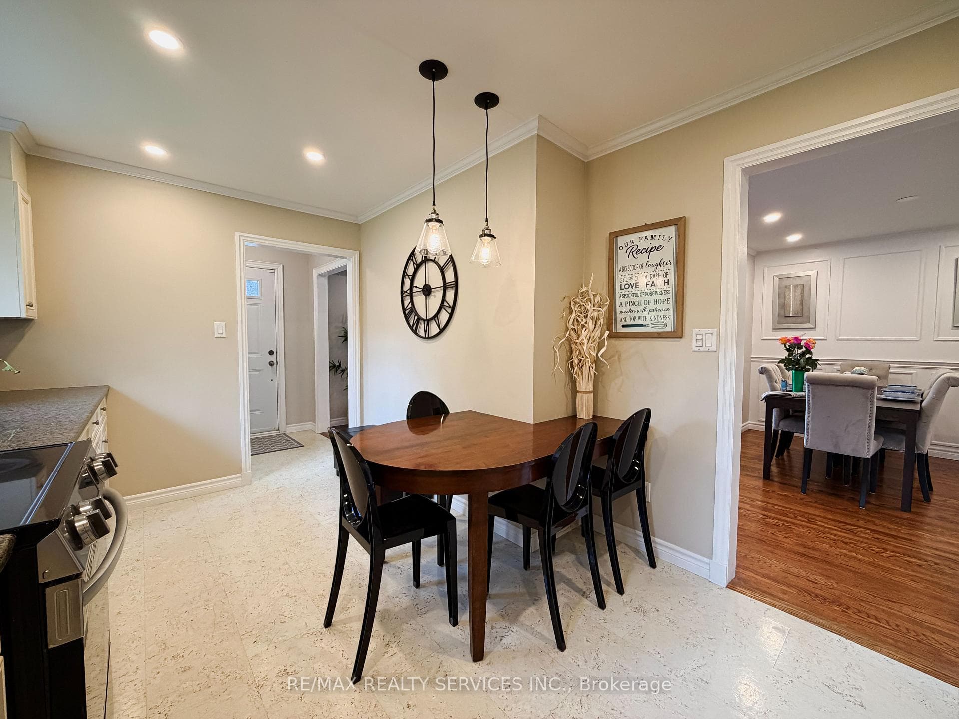 238 Laurier Avenue photo 4