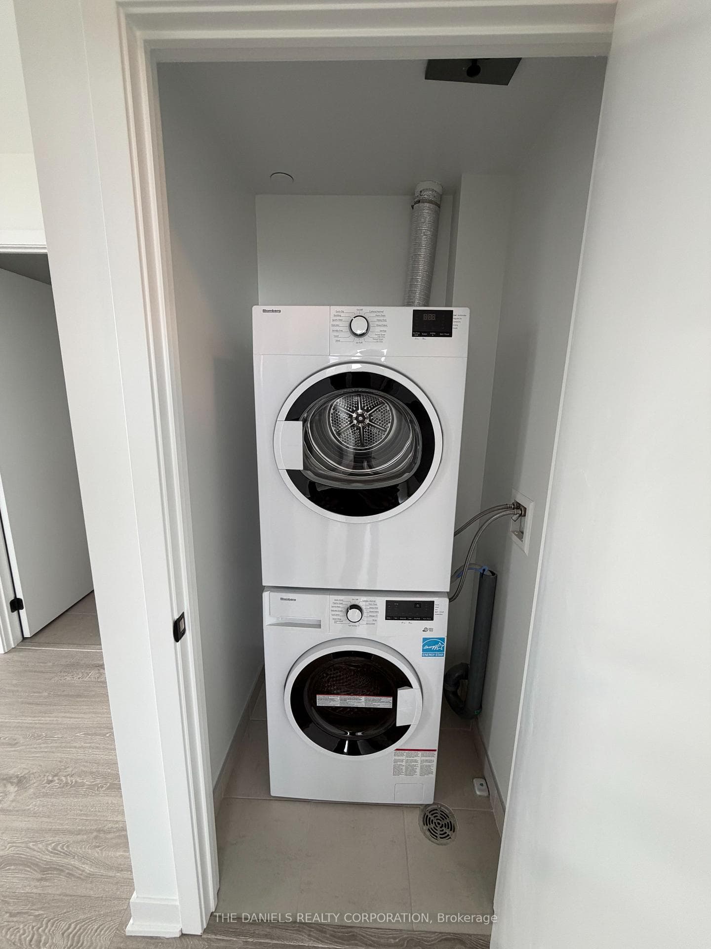 2495 Eglinton Avenue Unit 2411 photo 21