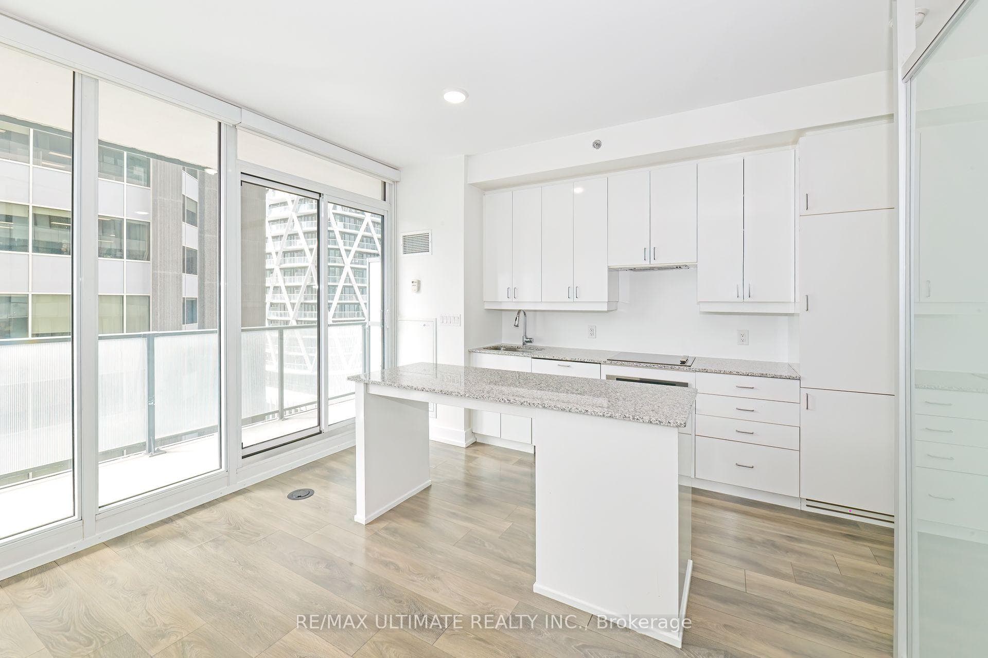 426 University Avenue Unit 2105 photo 11