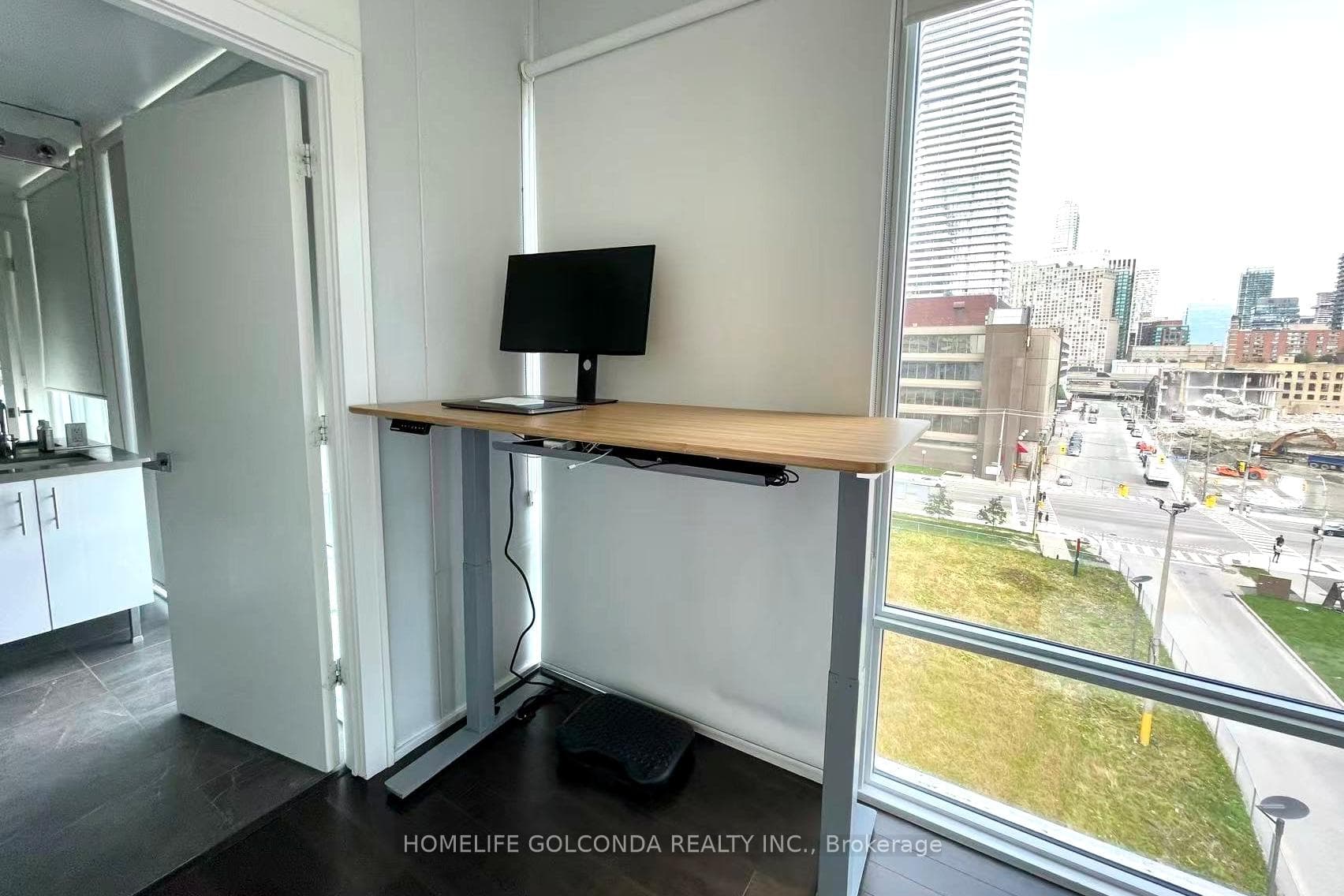 29 Queens Quay Unit 624 photo 10