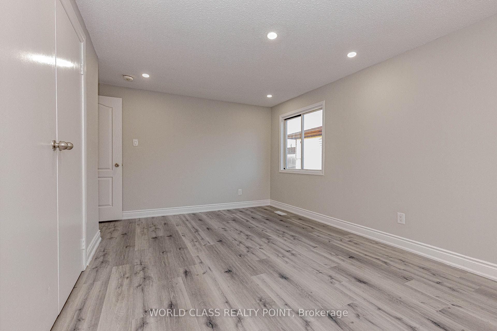 76 Moffatt Avenue photo 23