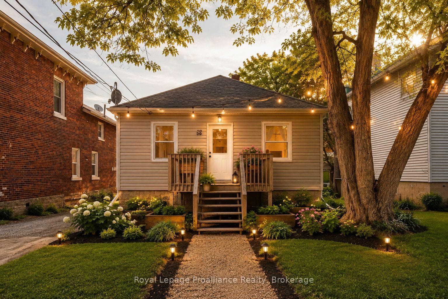 38 Oak Street photo 2