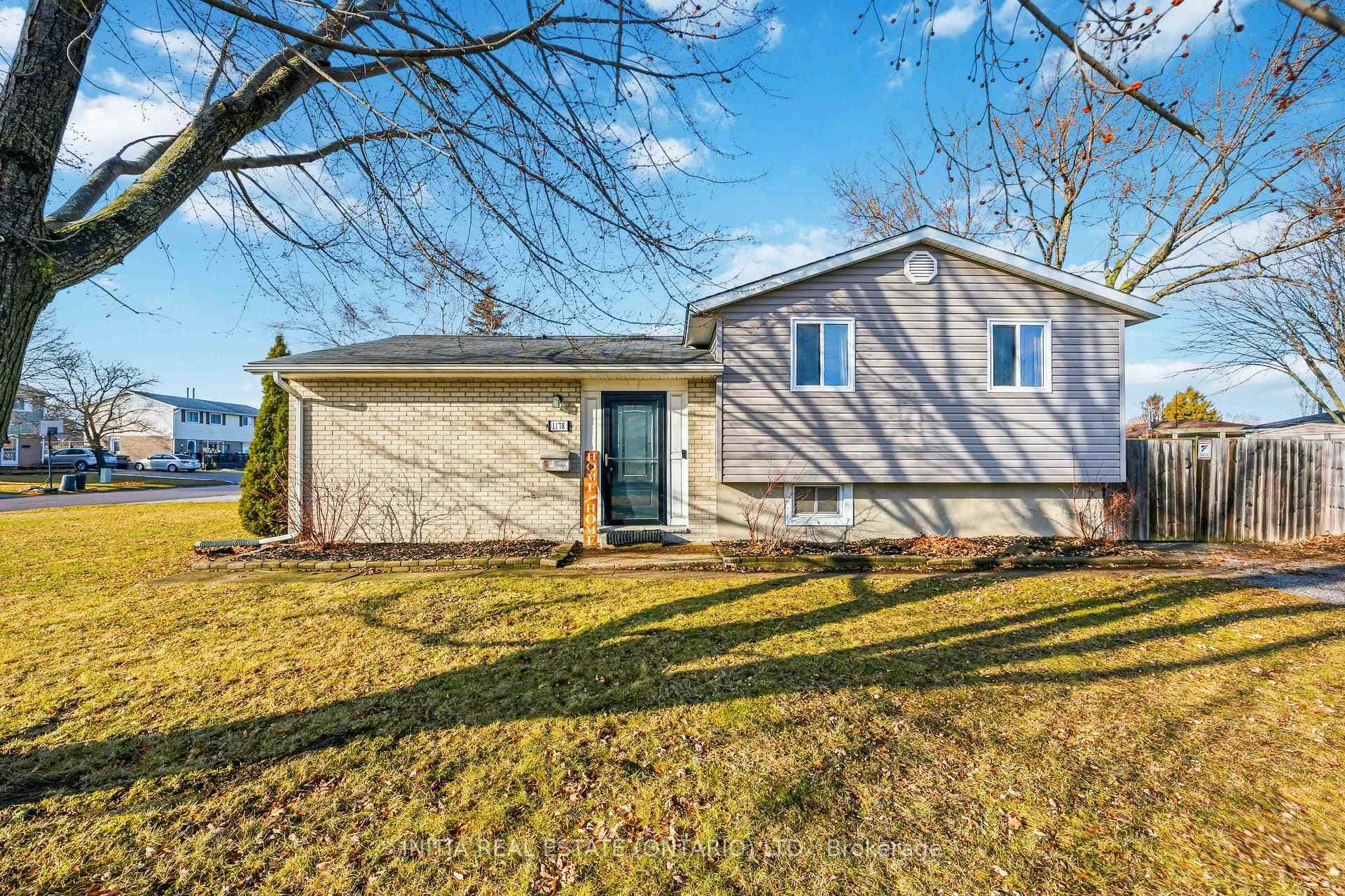 1178 Overlea Crescent photo 1