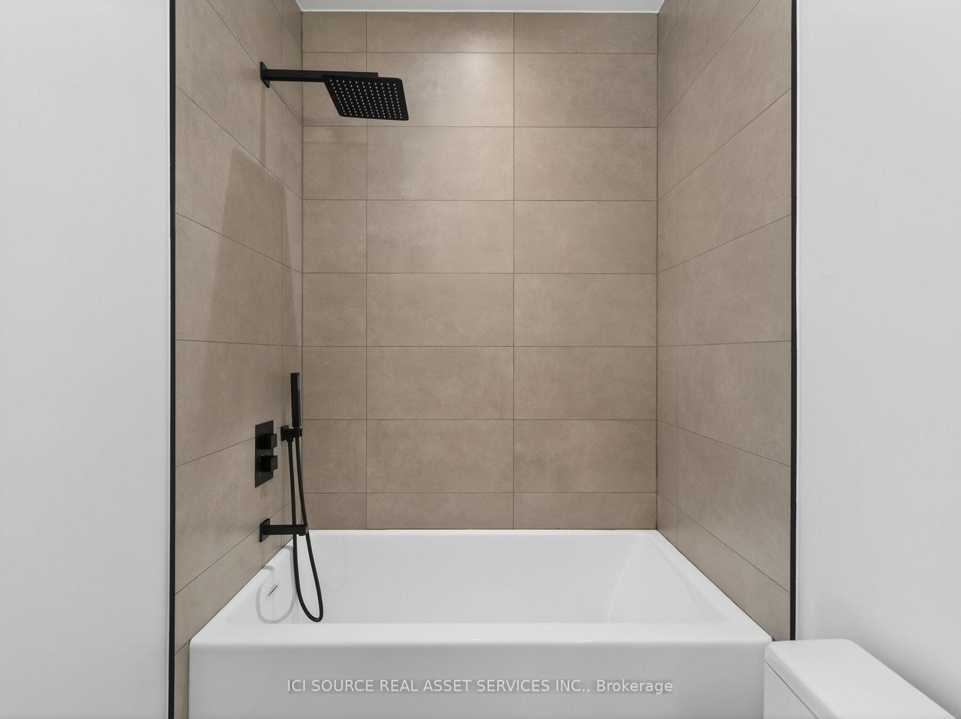 Ensuite Shower/tub